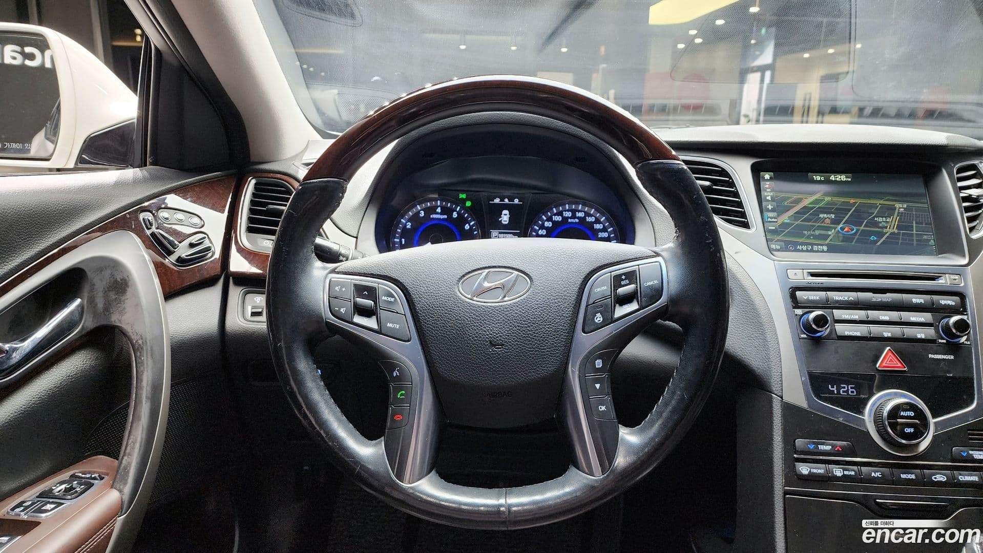 Main__Slider__Photo:Grandeur Hyundai 2015.4-13