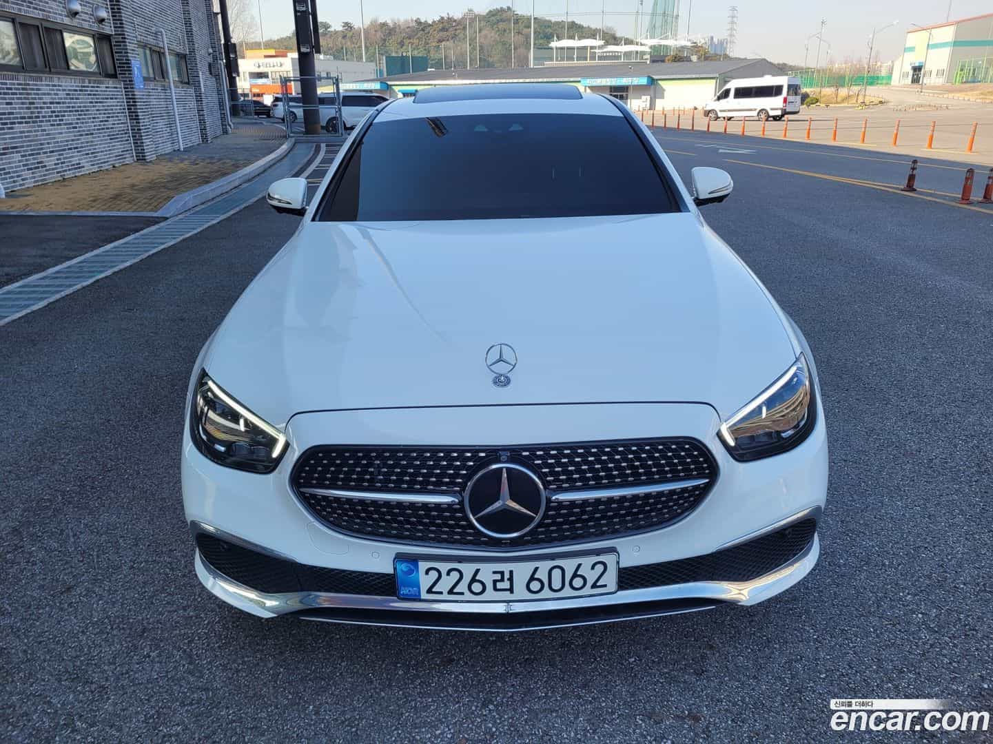 E-Class Mercedes-Benz 2022.8-OUTER-001