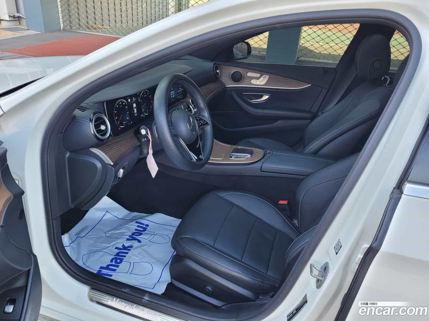 E-Class Mercedes-Benz 2022.8-INNER-010