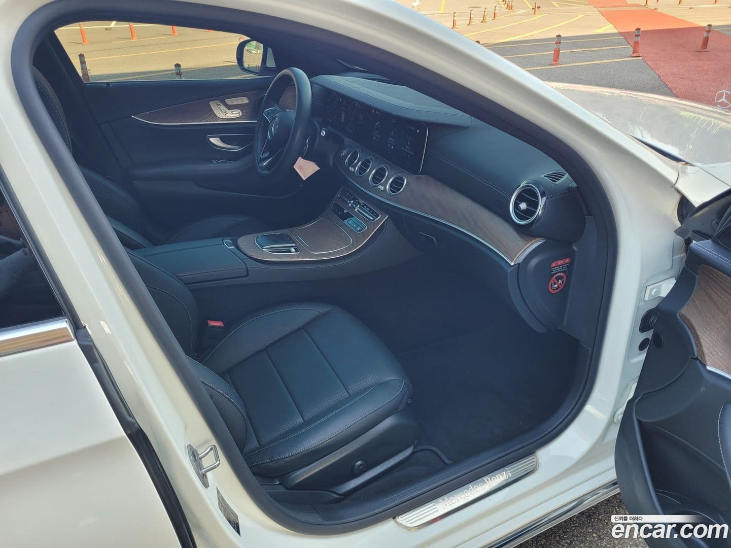 Main__Slider__Photo:E-Class Mercedes-Benz 2022.8-12