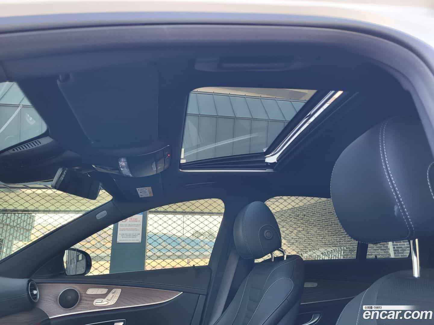 E-Class Mercedes-Benz 2022.8-OPTION-018