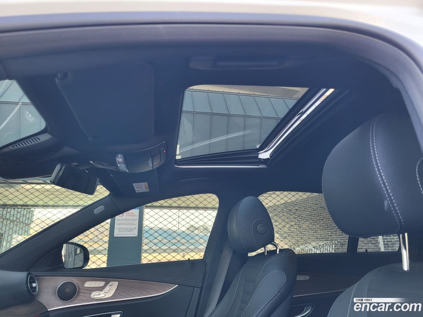 Main__Slider__Photo:E-Class Mercedes-Benz 2022.8-13