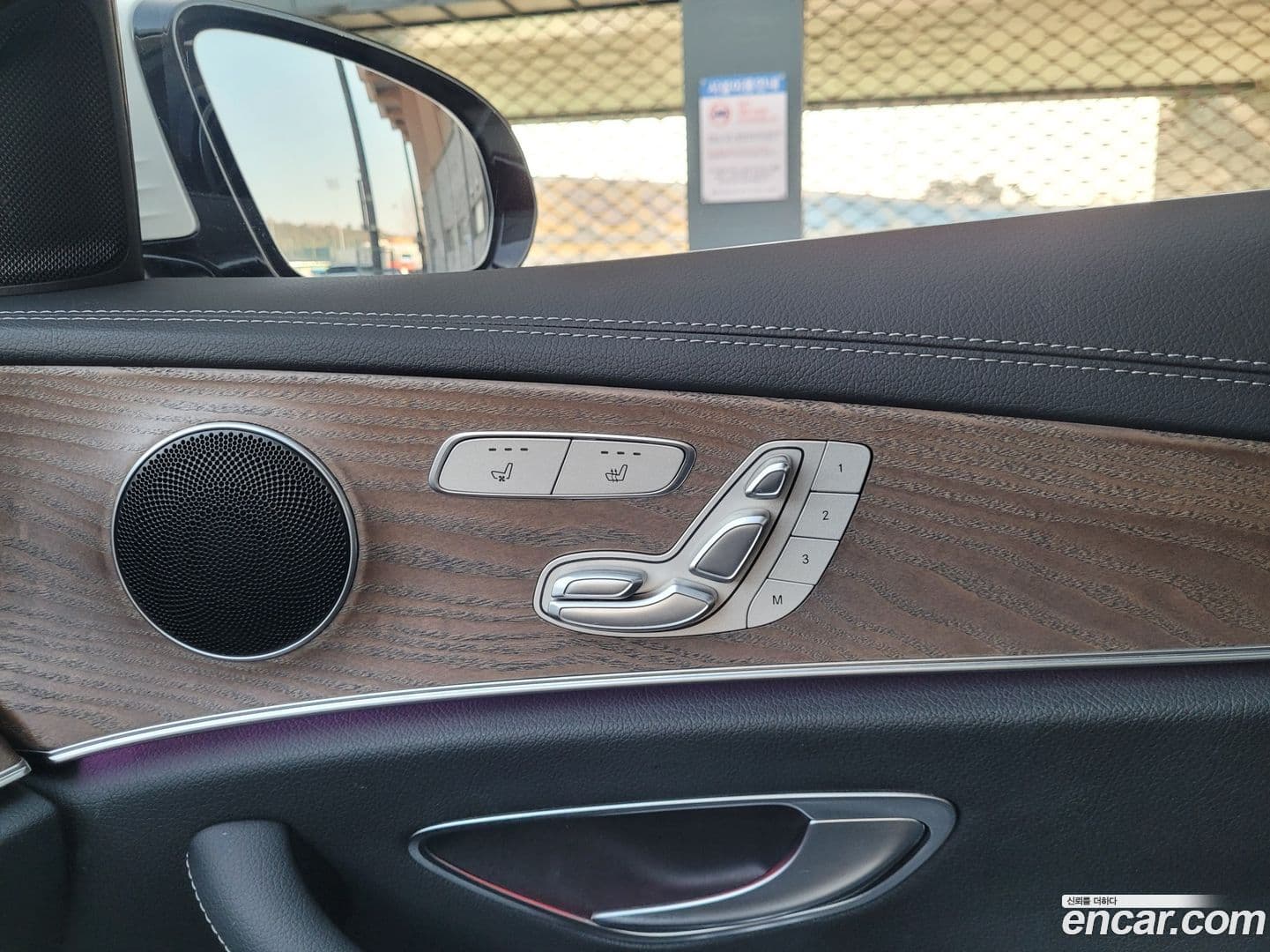 Main__Slider__Photo:E-Class Mercedes-Benz 2022.8-14