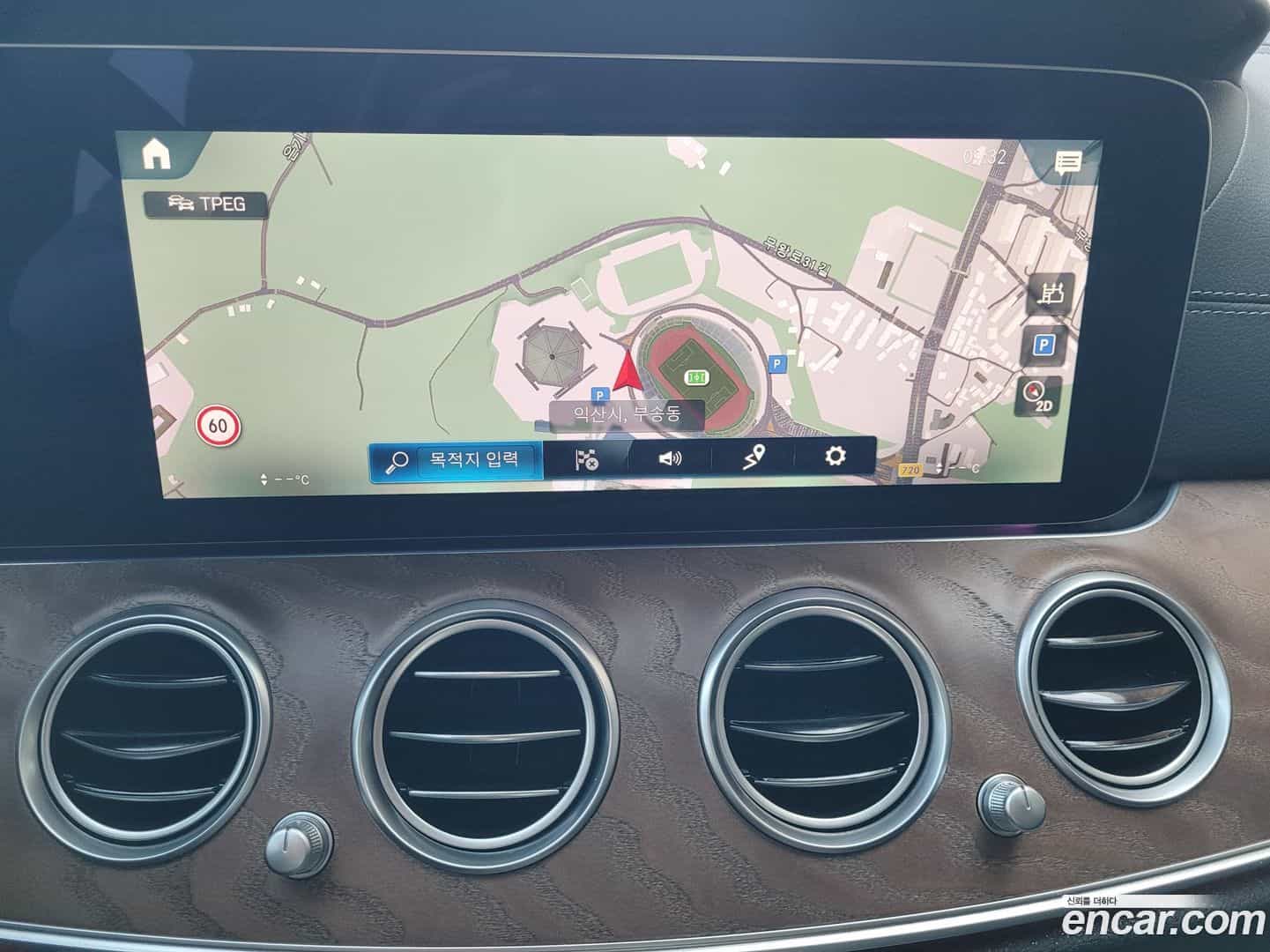 E-Class Mercedes-Benz 2022.8-OPTION-022