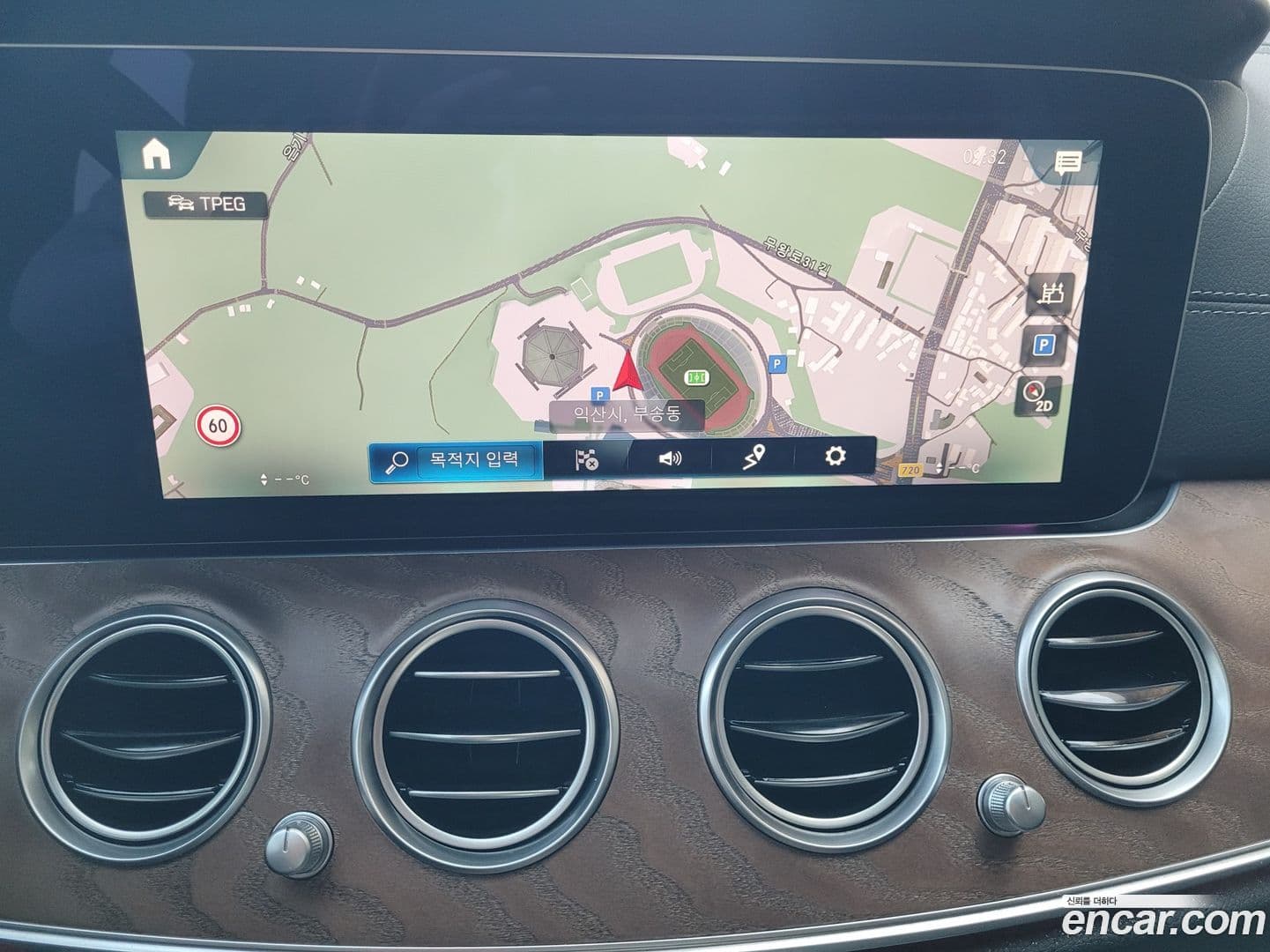 Main__Slider__Photo:E-Class Mercedes-Benz 2022.8-17