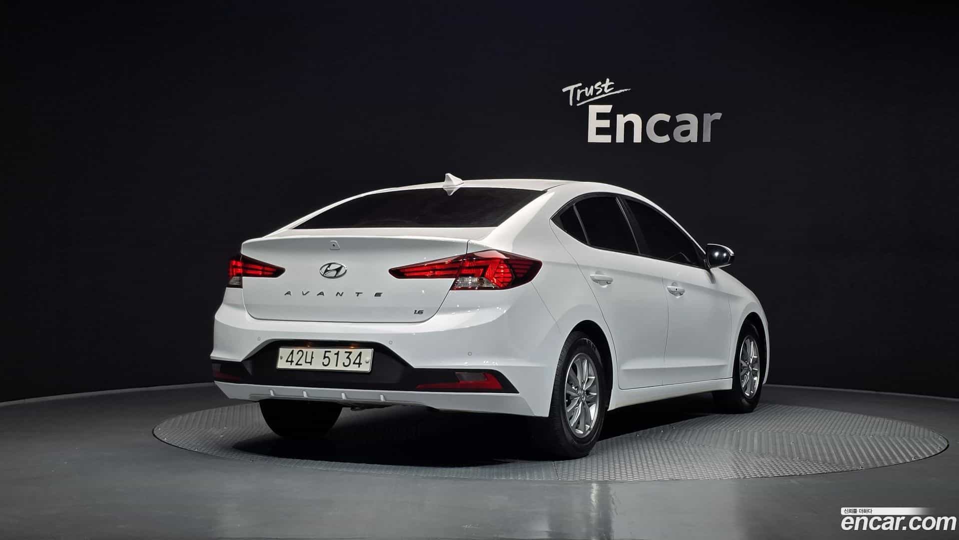 AVANTE Hyundai 2019.6-OUTER-002