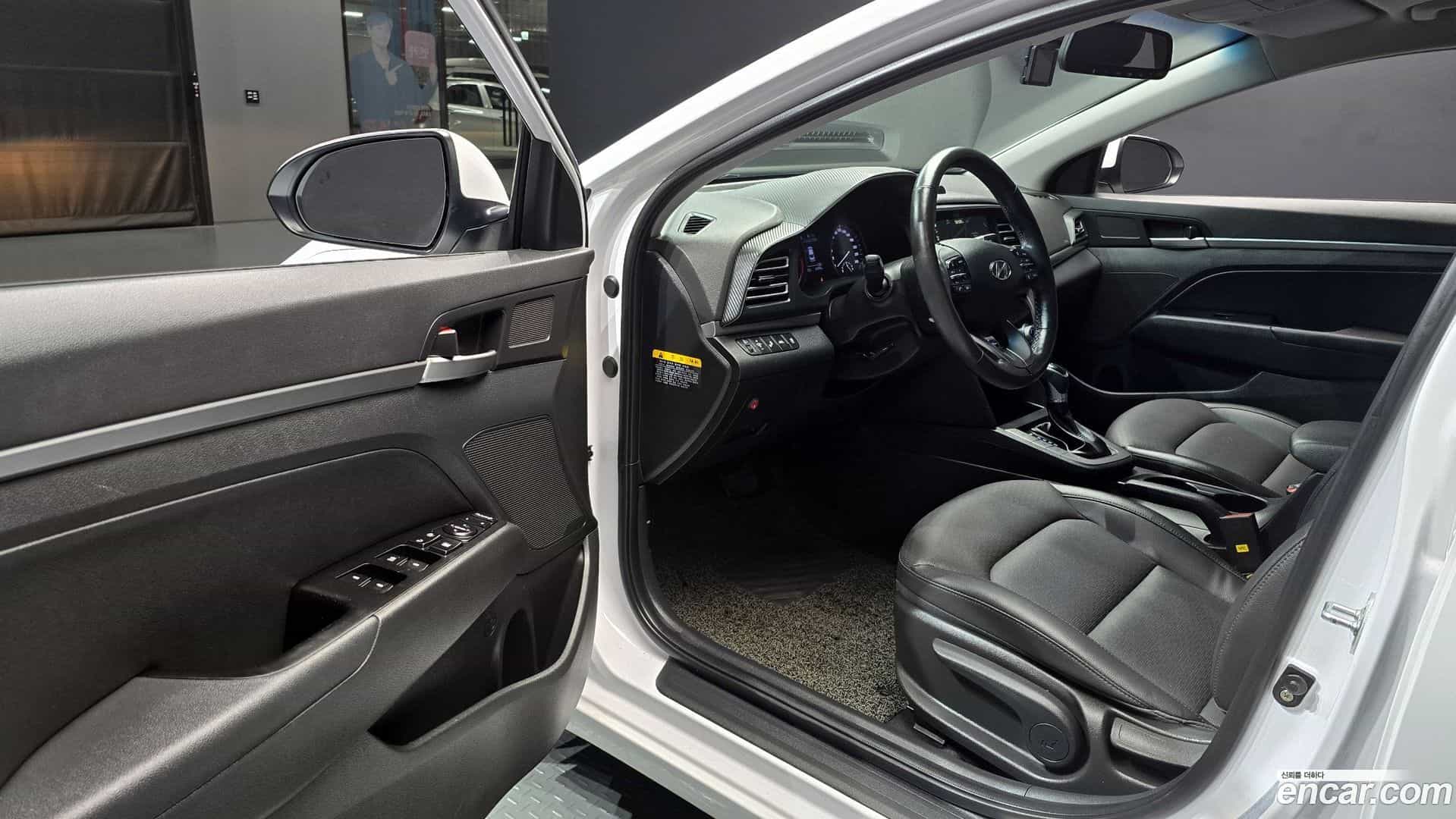 AVANTE Hyundai 2019.6-OPTION-015