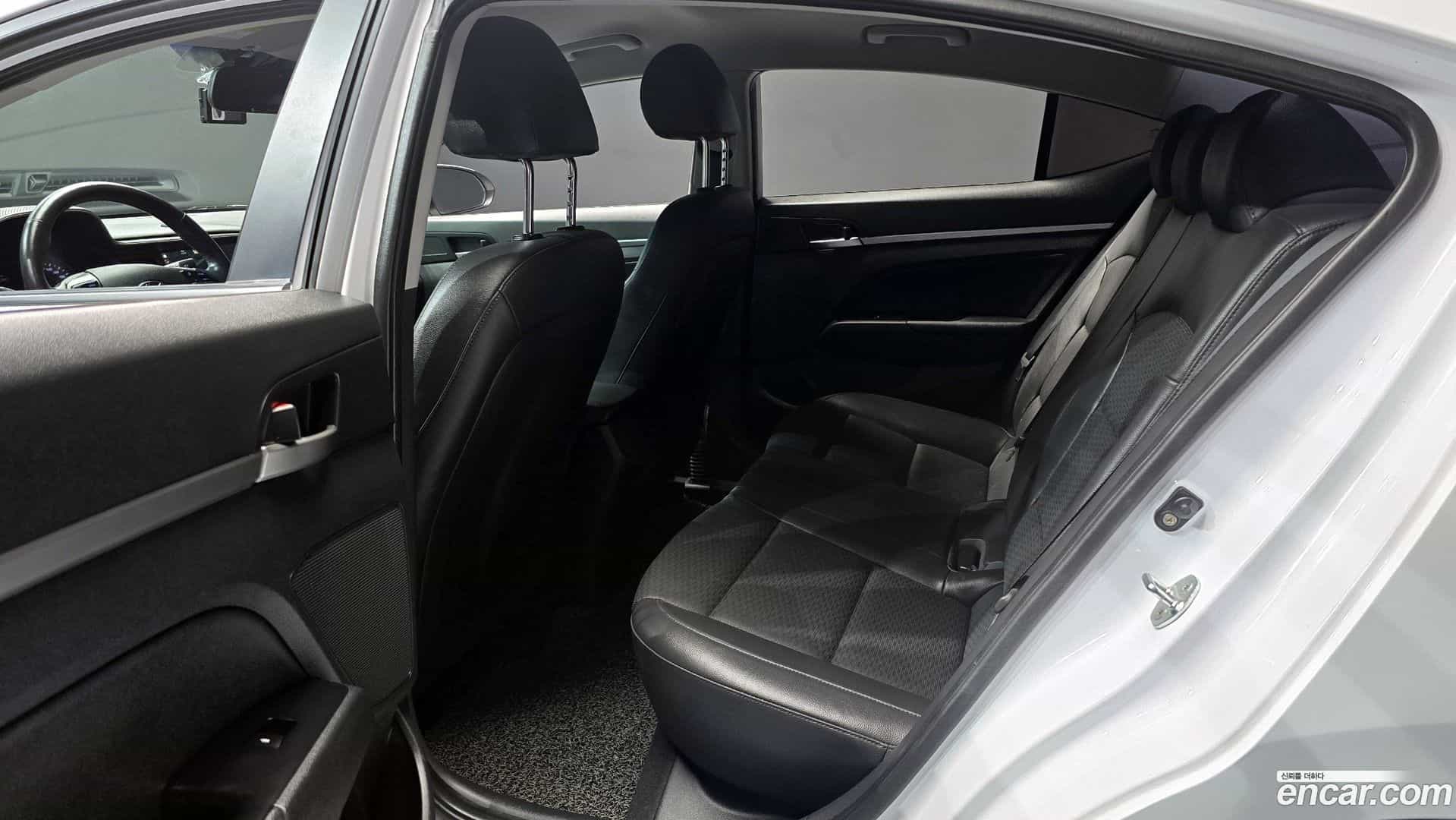 AVANTE Hyundai 2019.6-OPTION-017