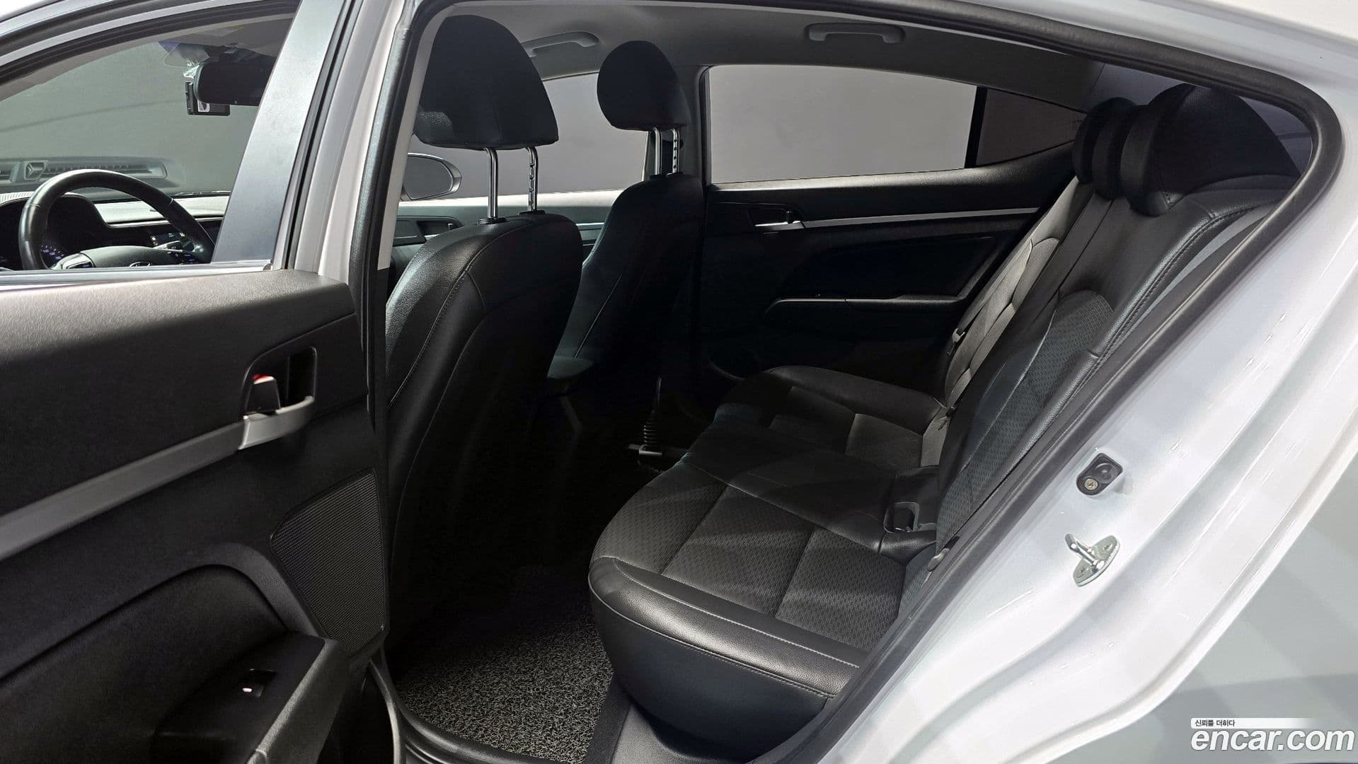 Main__Slider__Photo:AVANTE Hyundai 2019.6-12