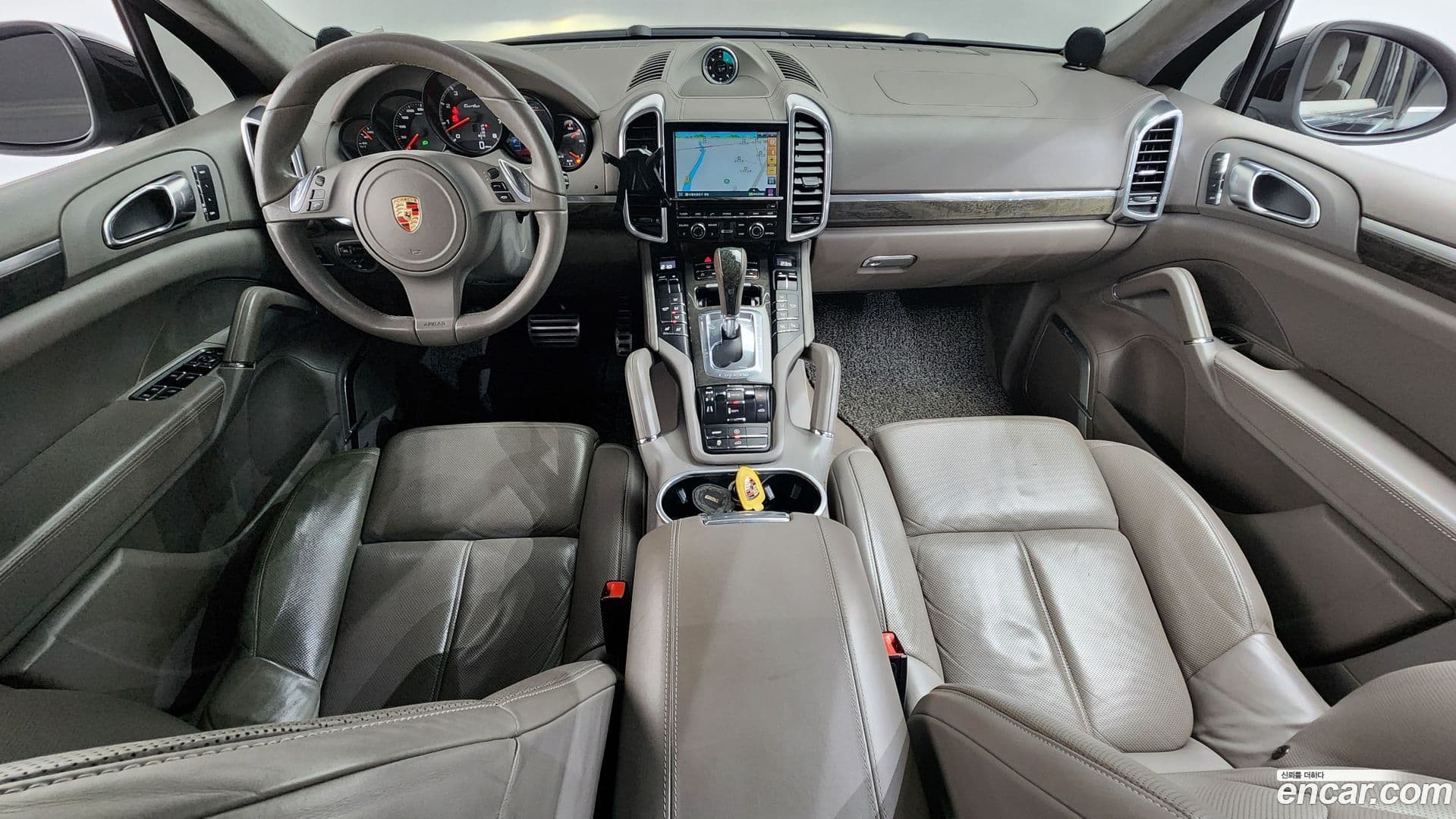 Main__Slider__Photo:Cayenne Porsche 2010.6-6