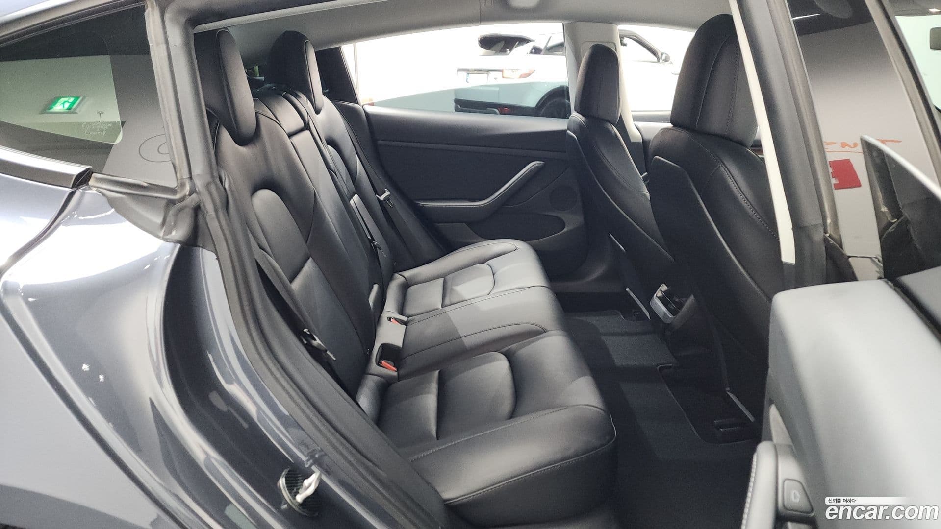 Main__Slider__Photo:Model 3 Tesla 2022.1-11