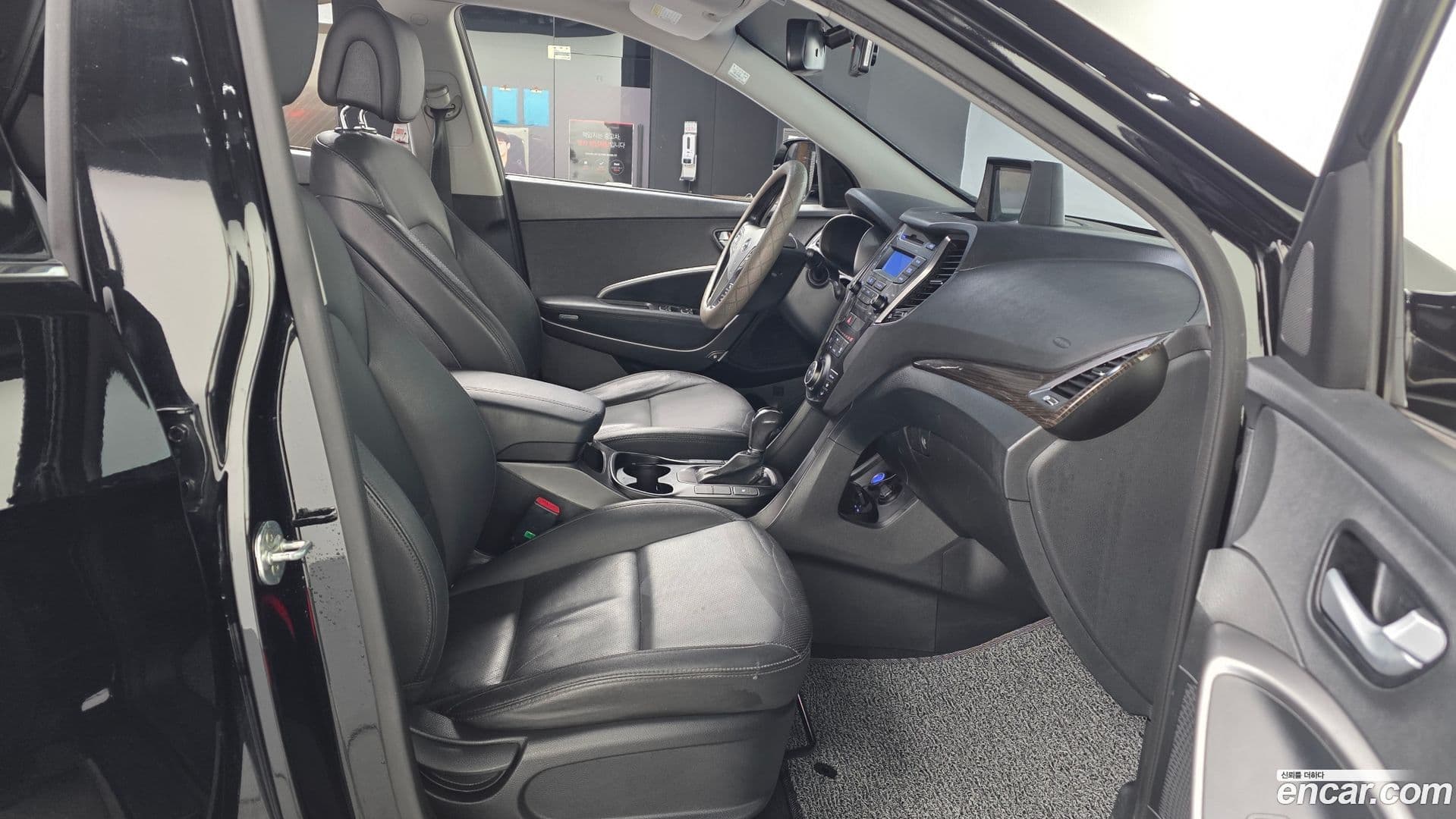 Main__Slider__Photo:Santafe Hyundai 2014.5-10