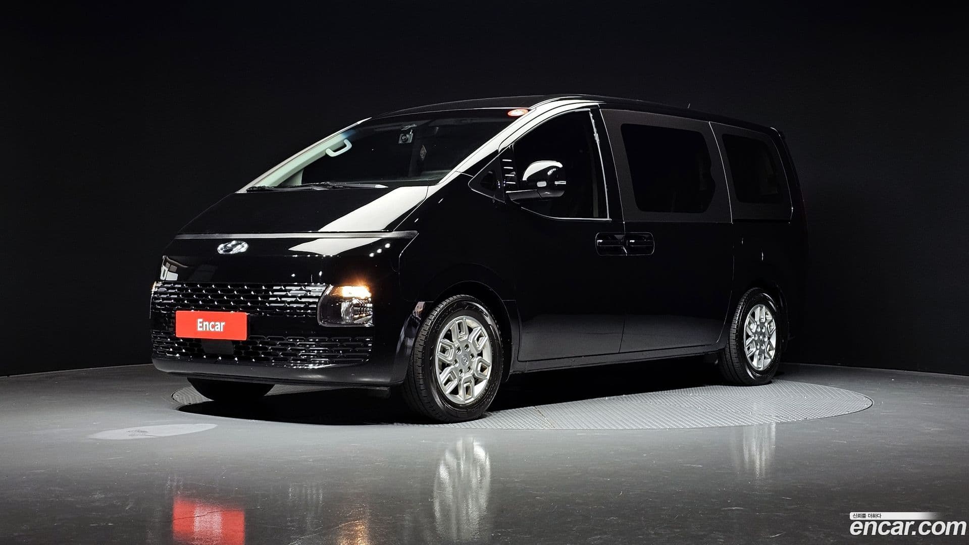 Main__Slider__Photo:Staria Hyundai 2022.11-0