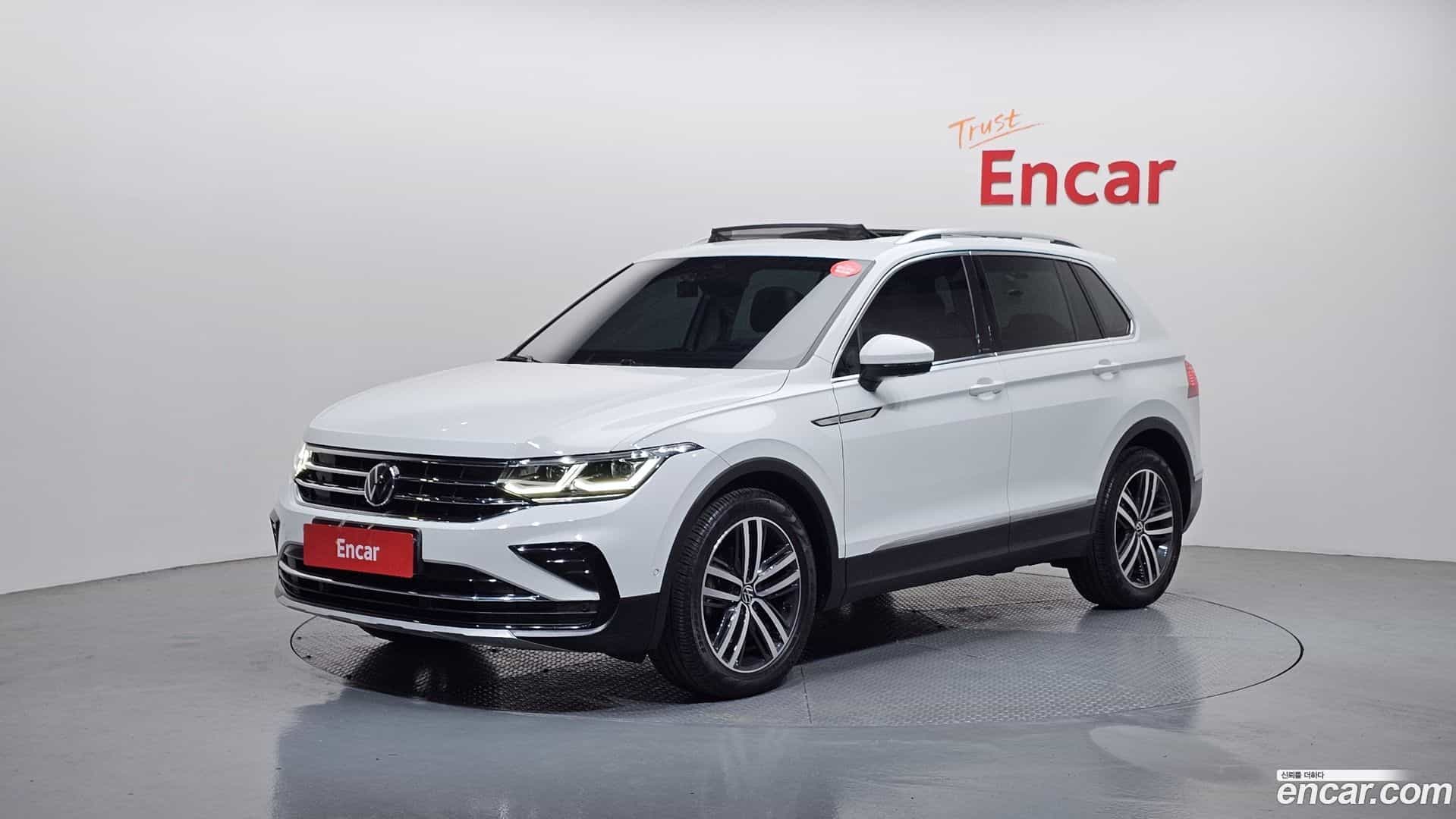 Tiguan Volkswagen 2021.10-OUTER-001