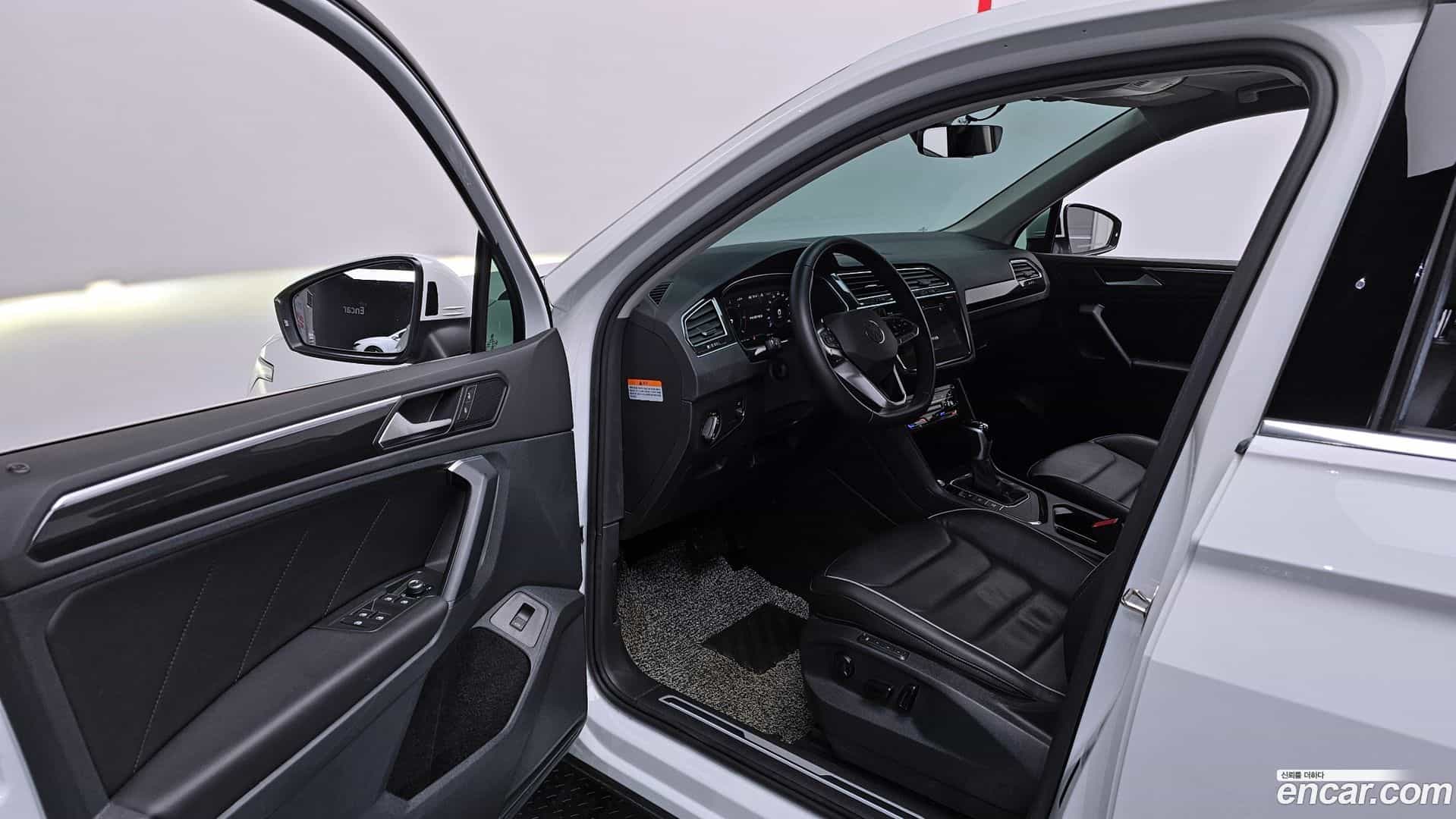 Tiguan Volkswagen 2021.10-INNER-010