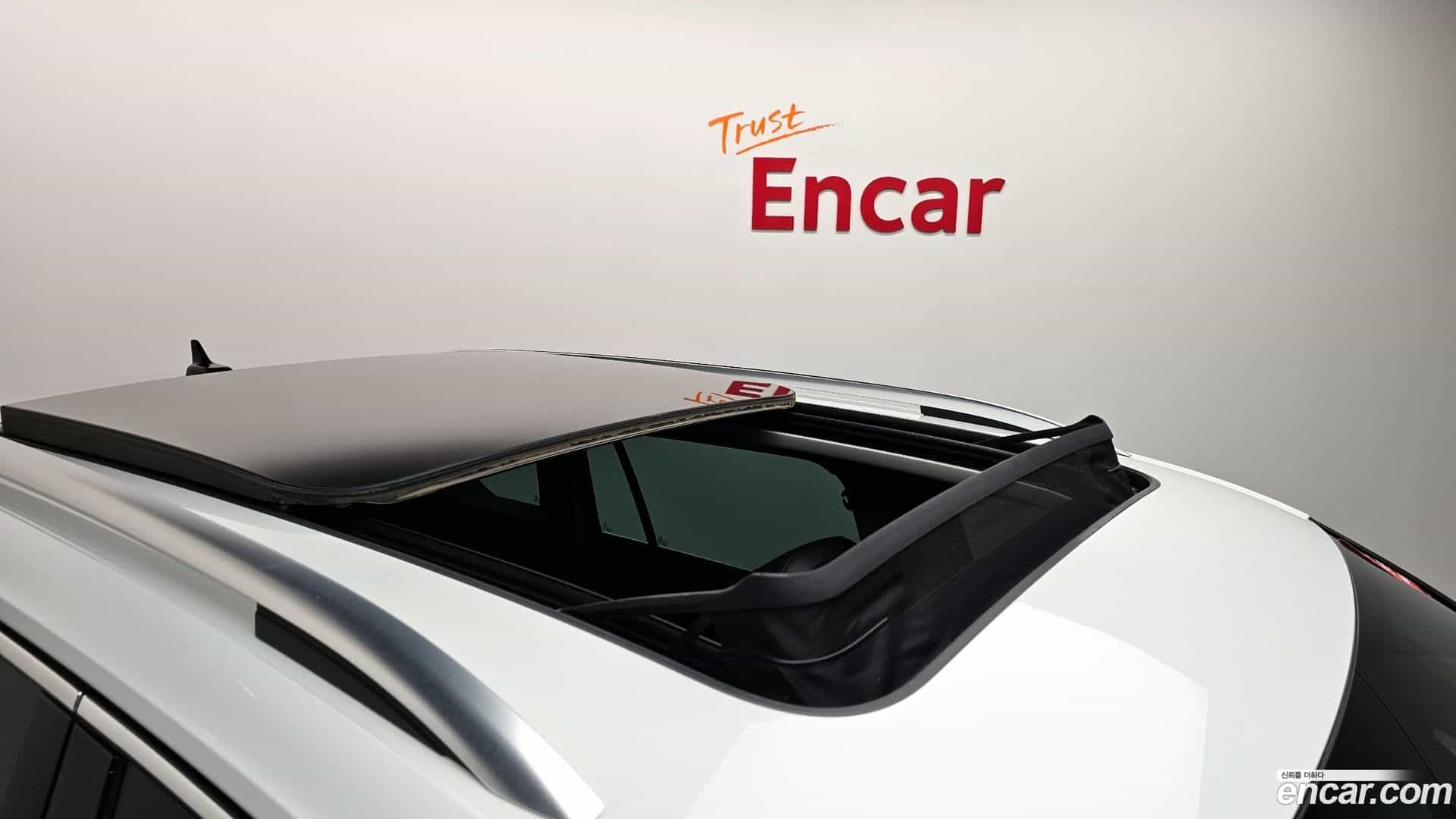 Tiguan Volkswagen 2021.10-OPTION-024