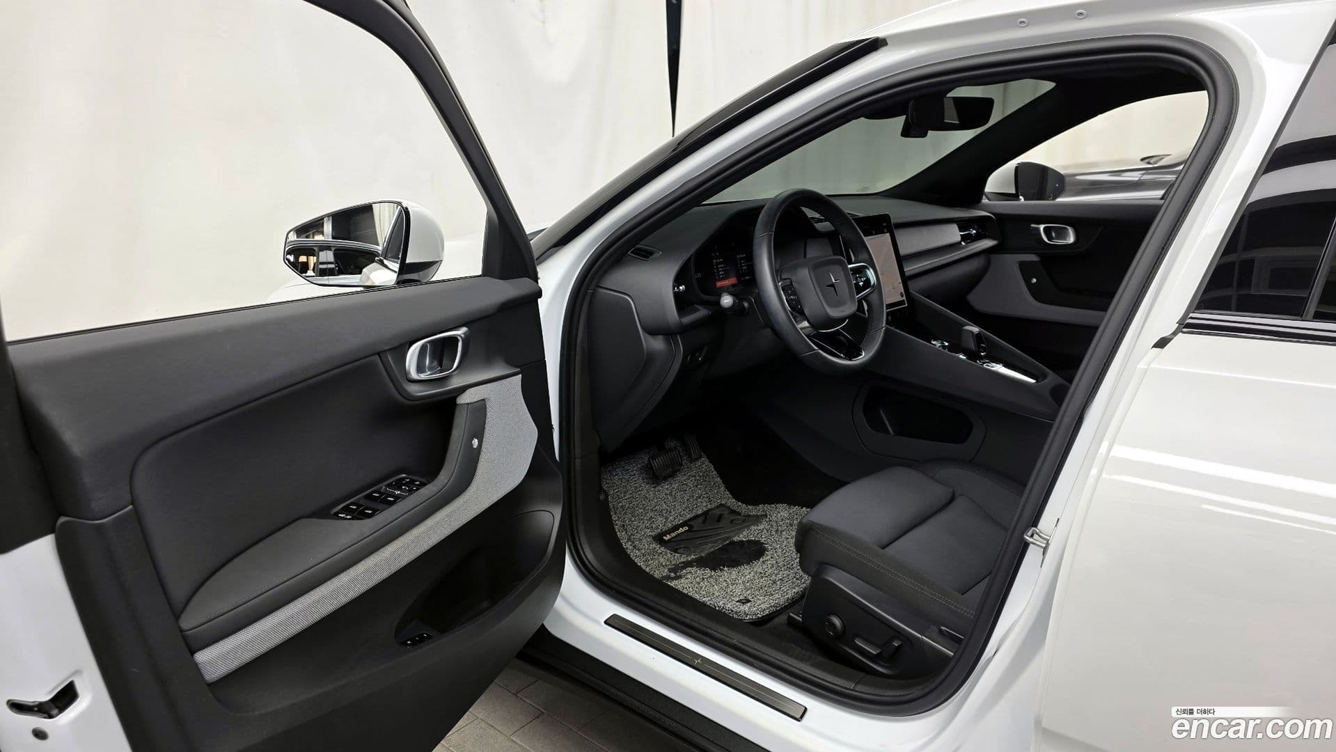 Main__Slider__Photo:Polestar 2 Polestar 2022.3-9