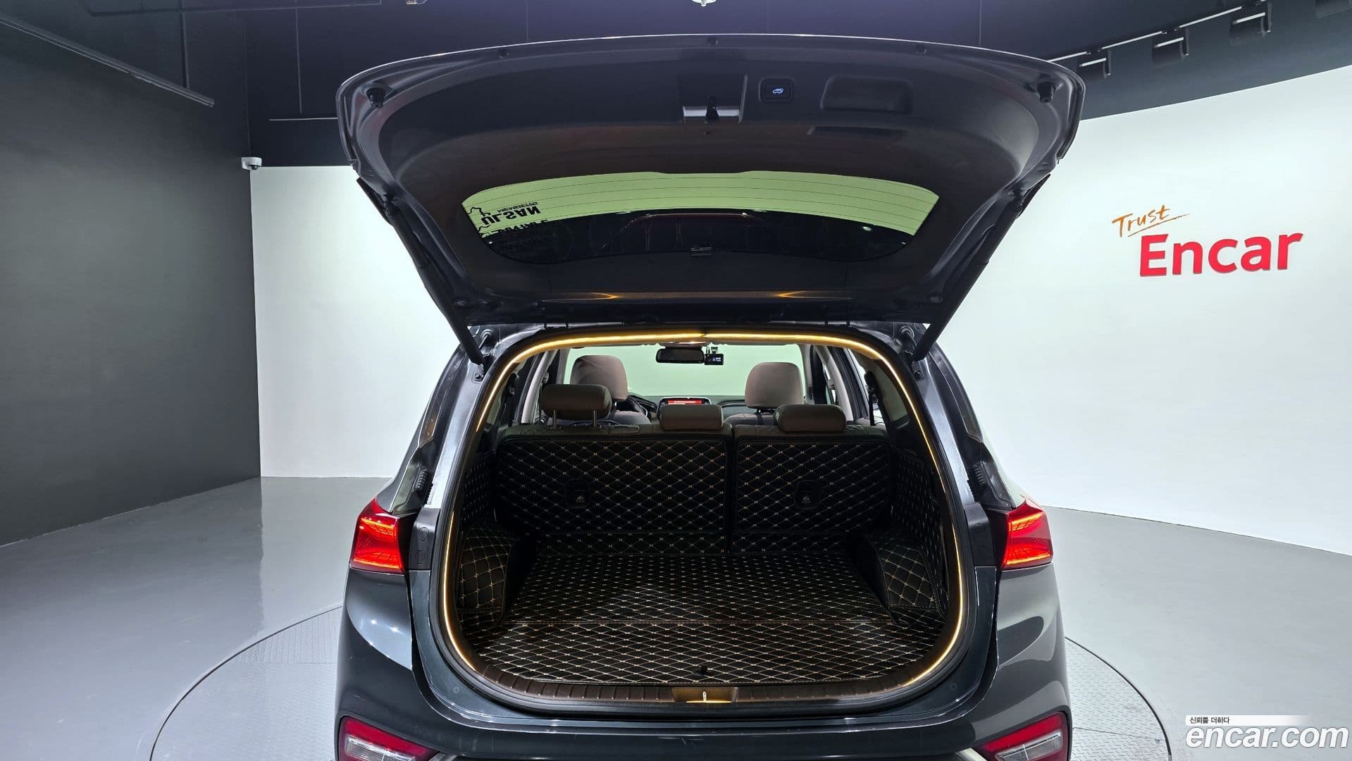 Main__Slider__Photo:Santafe Hyundai 2018.2-19