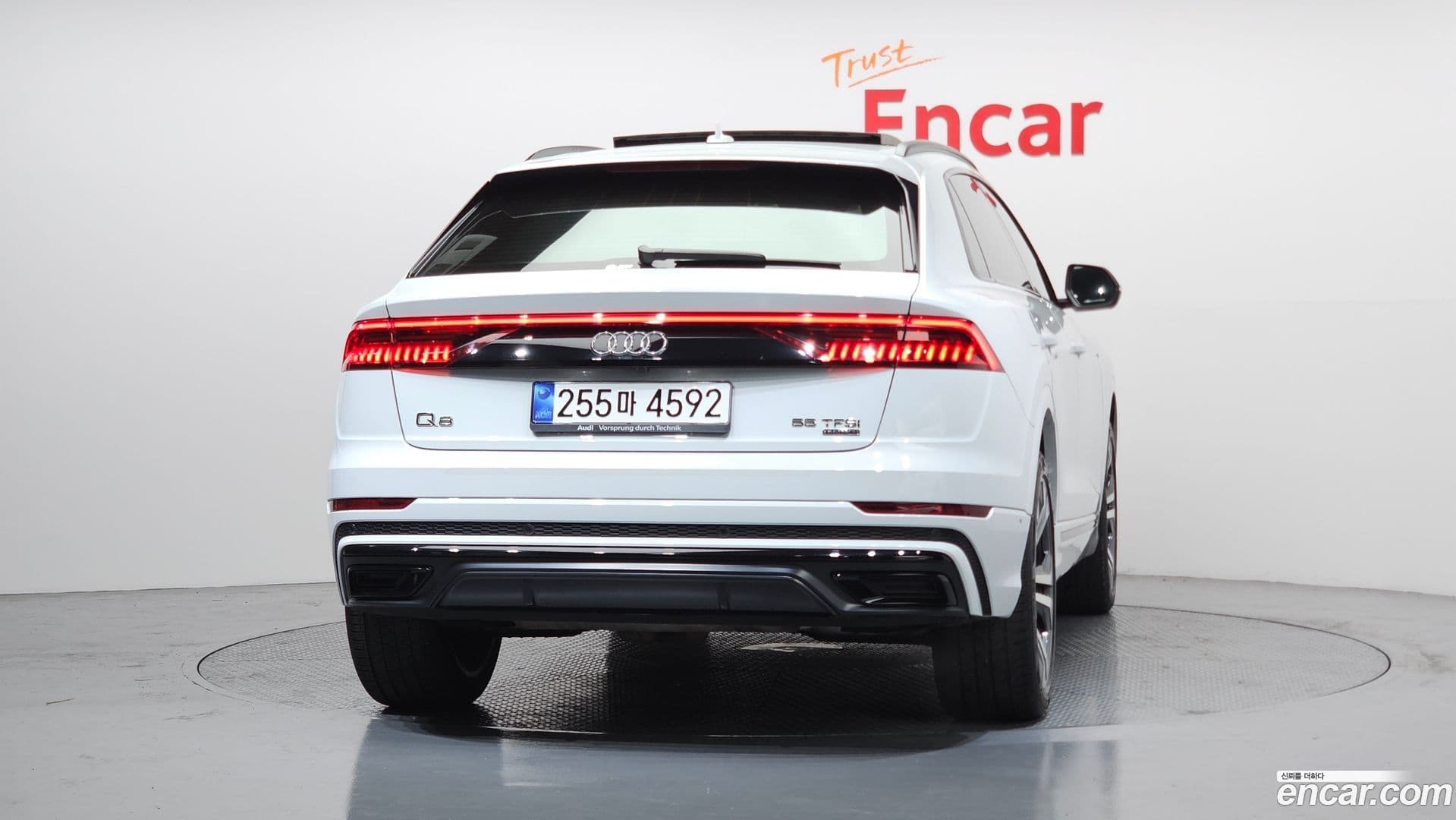 Main__Slider__Photo:Q8 Audi 2022.10-3