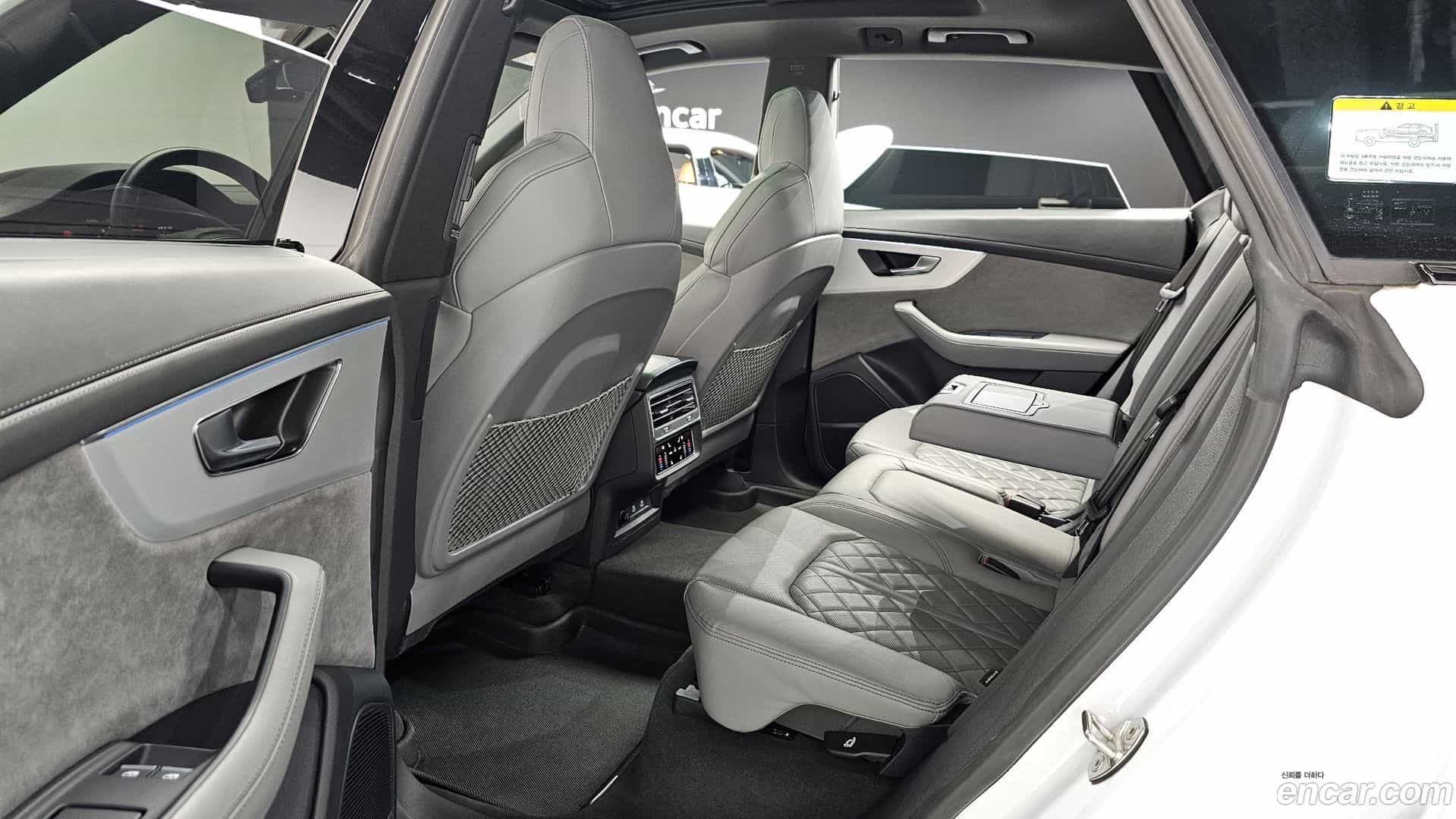 Q8 Audi 2022.10-INNER-010