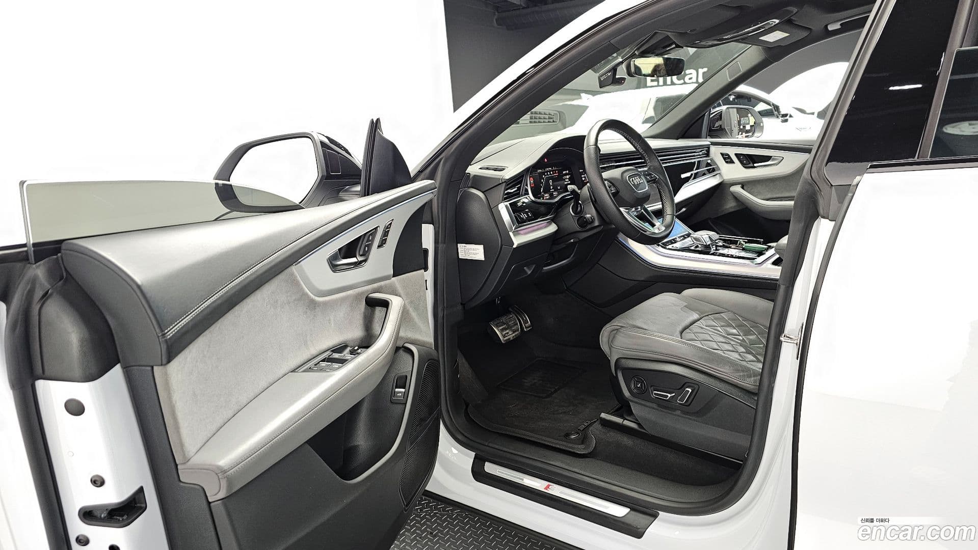 Main__Slider__Photo:Q8 Audi 2022.10-10