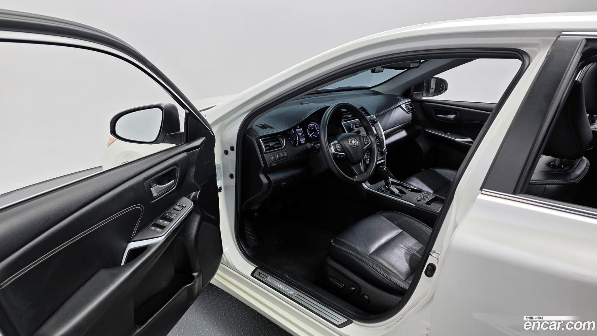 Main__Slider__Photo:Camry Toyota 2016.0-9