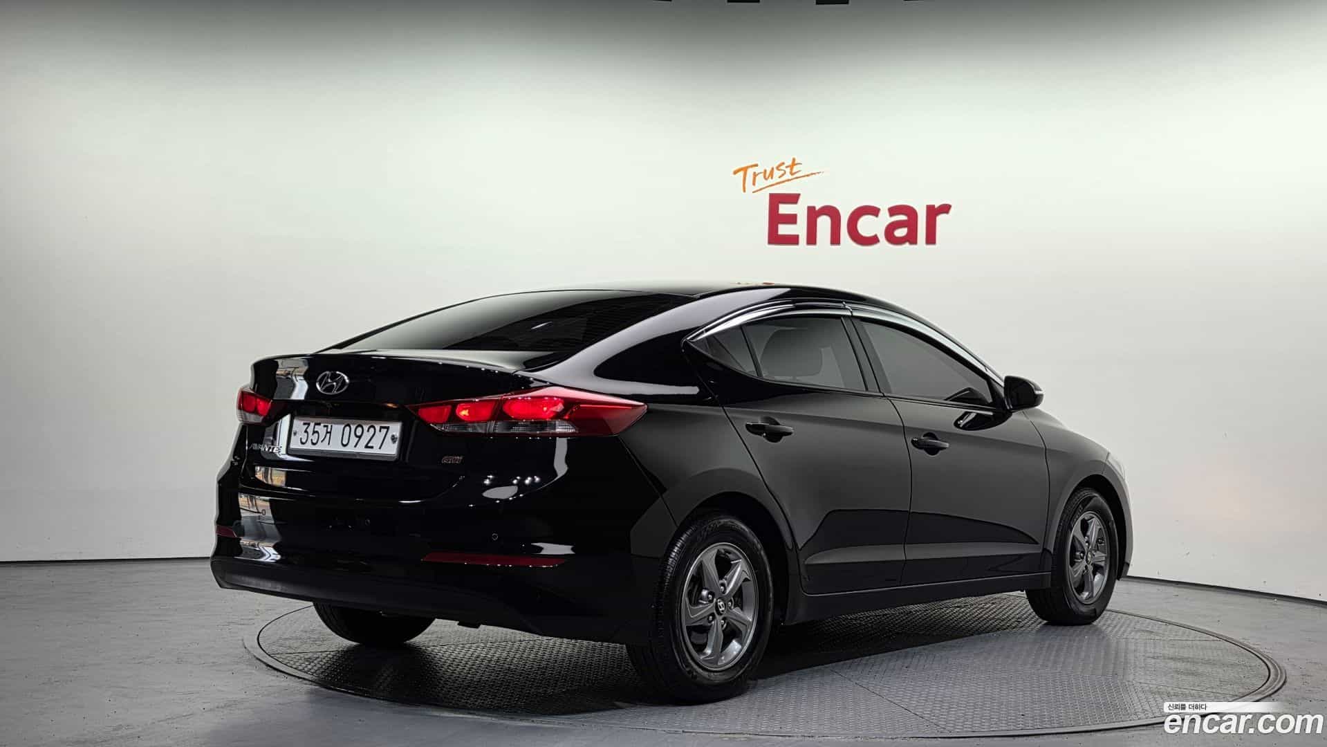 AVANTE Hyundai 2015.9-OUTER-002