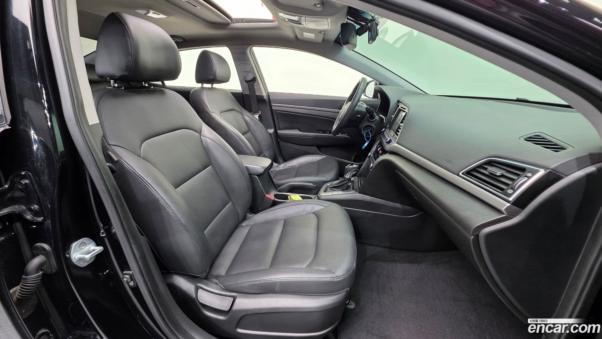 Main__Slider__Photo:AVANTE Hyundai 2015.9-9