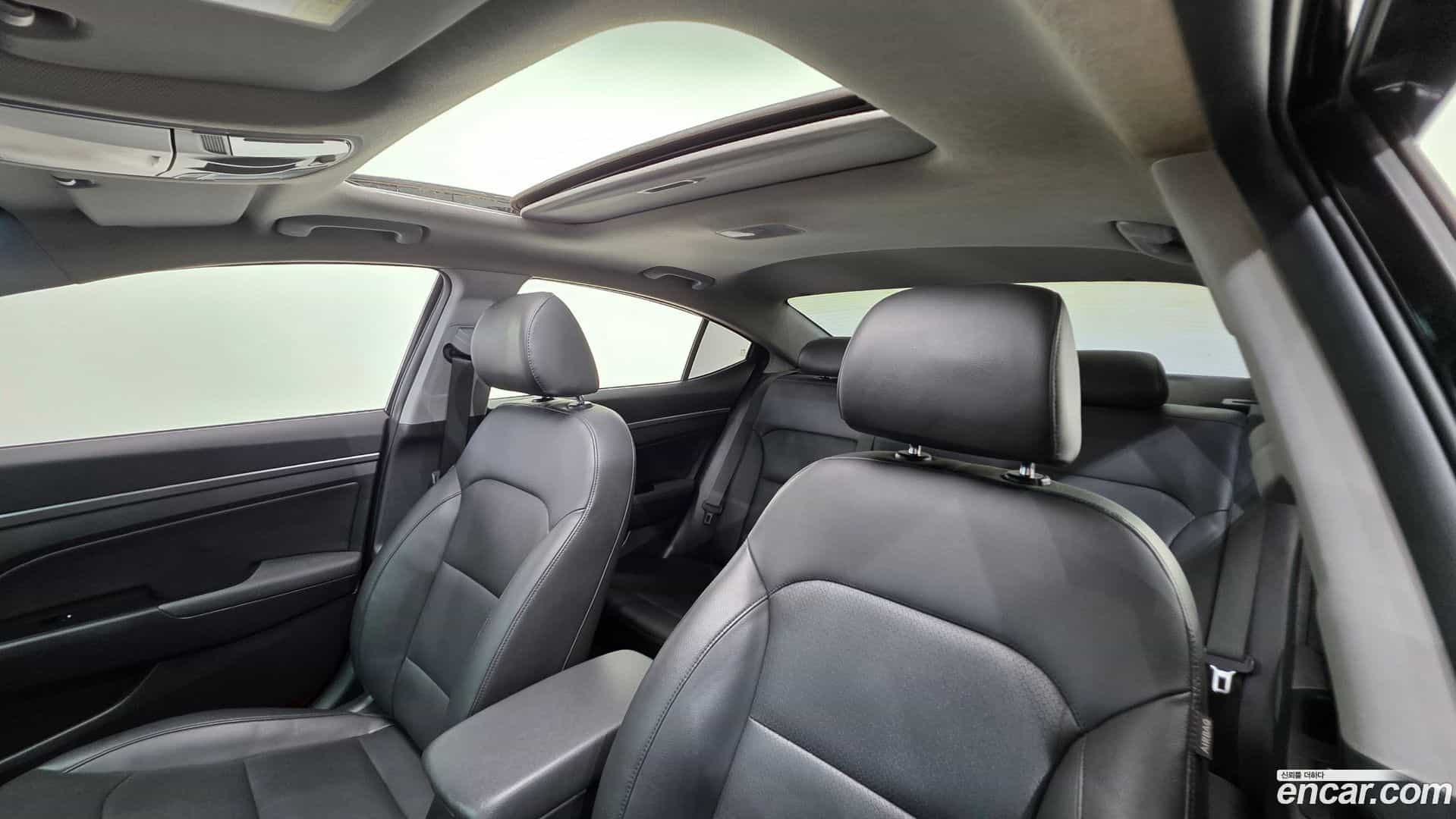 AVANTE Hyundai 2015.9-OPTION-015