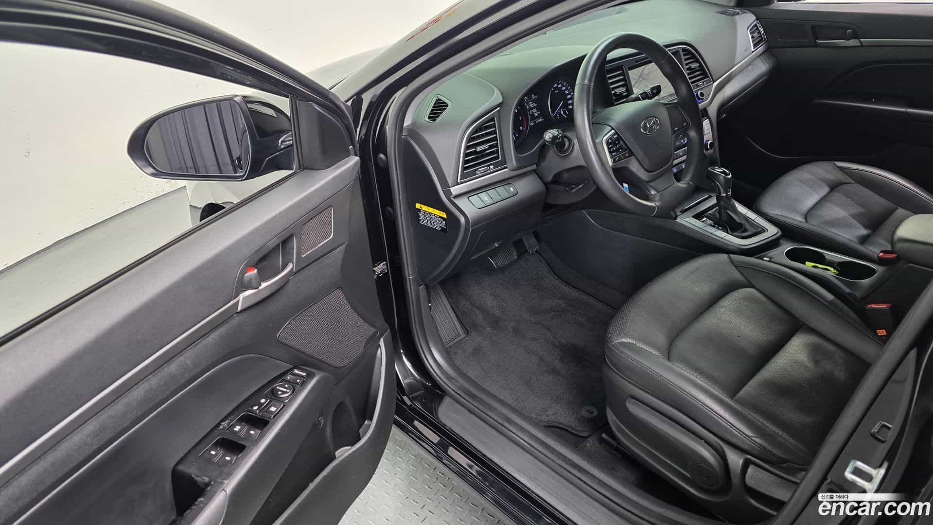 AVANTE Hyundai 2015.9-OPTION-016