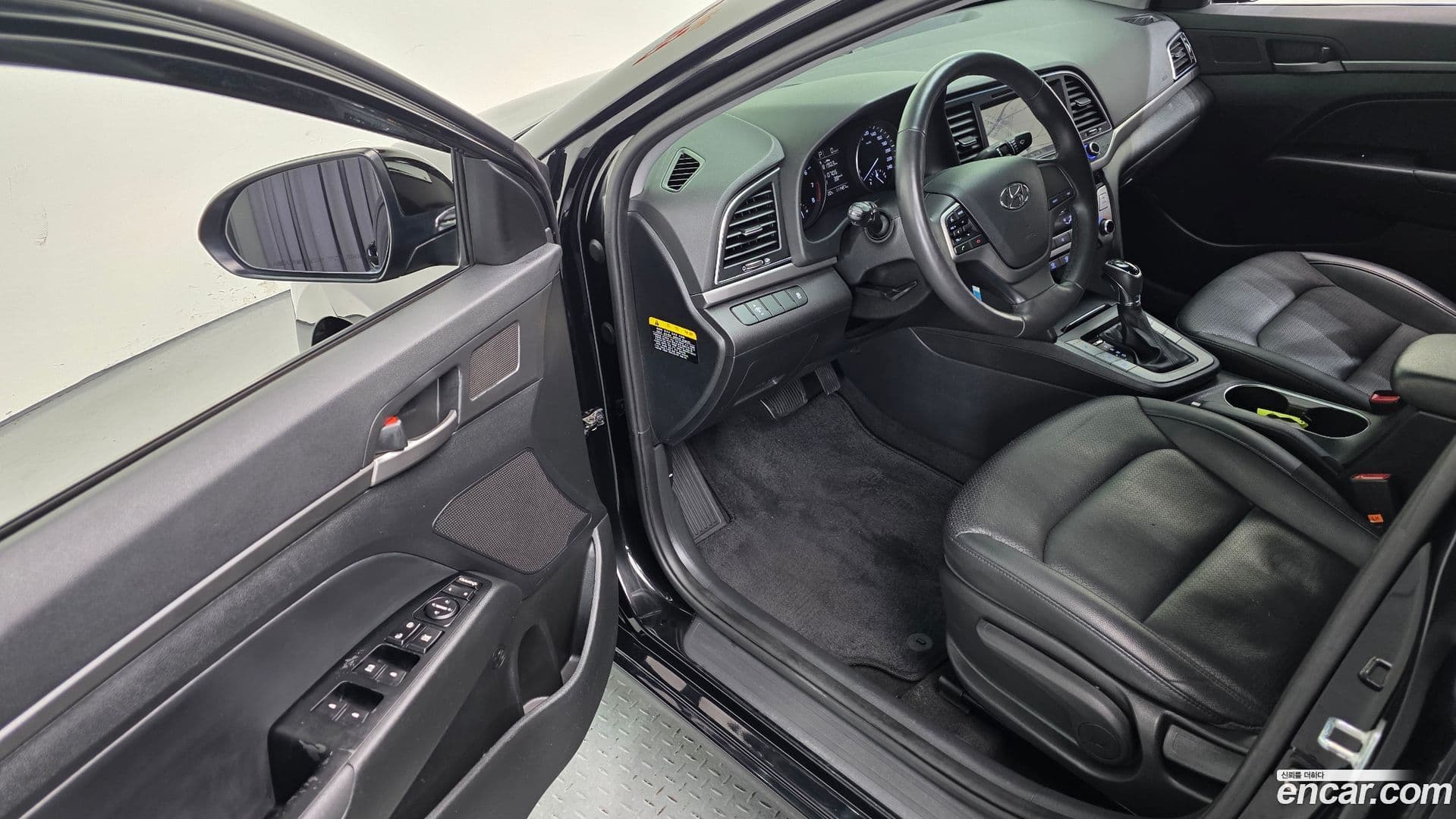 Main__Slider__Photo:AVANTE Hyundai 2015.9-11