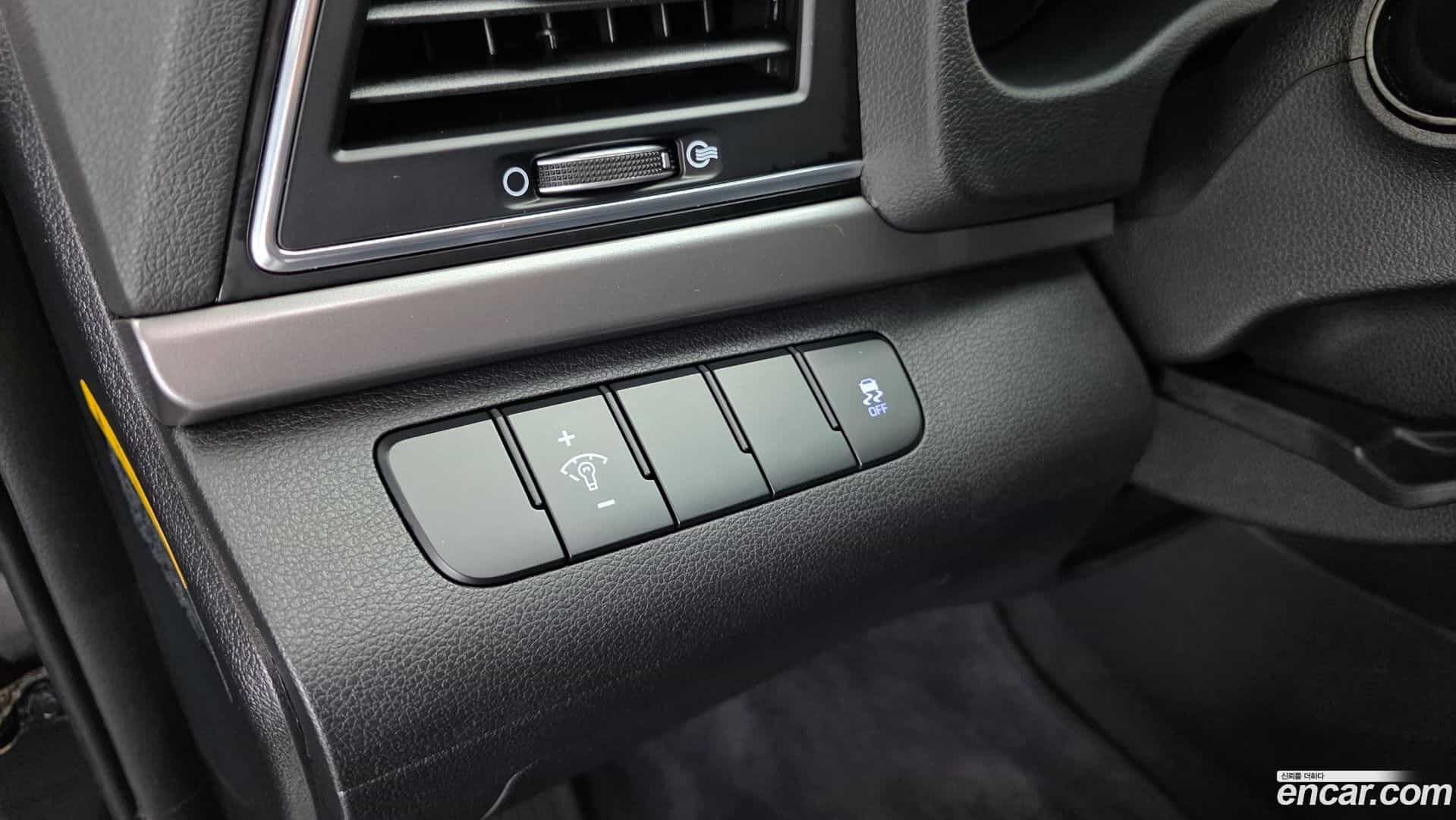 AVANTE Hyundai 2015.9-OPTION-017