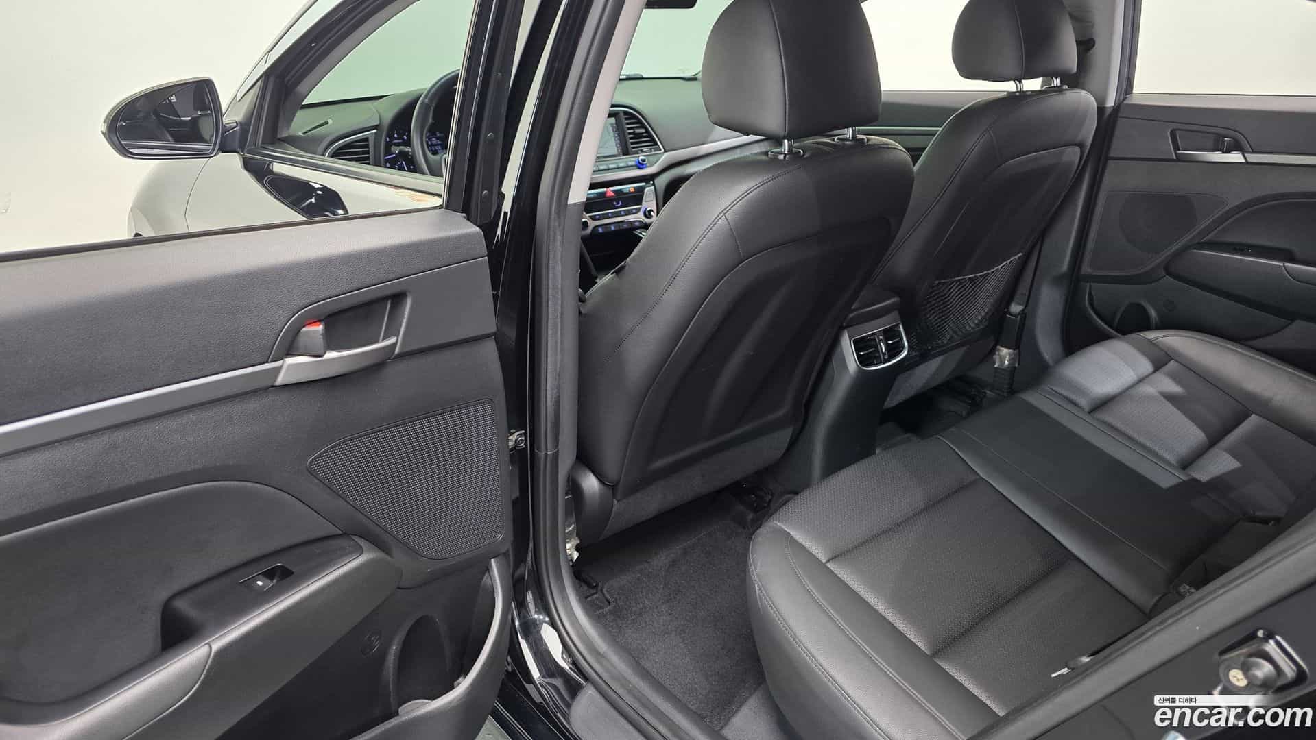 AVANTE Hyundai 2015.9-OPTION-023