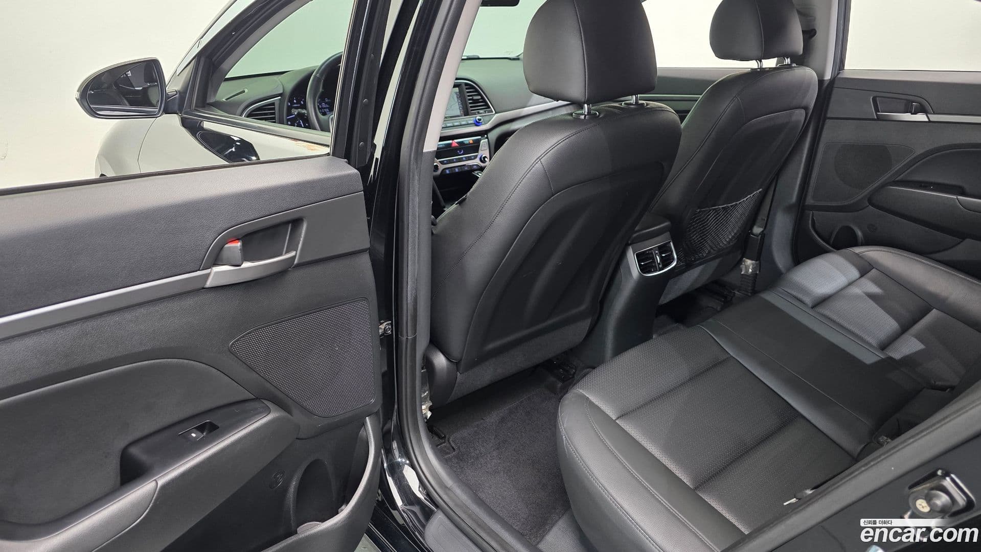 Main__Slider__Photo:AVANTE Hyundai 2015.9-18