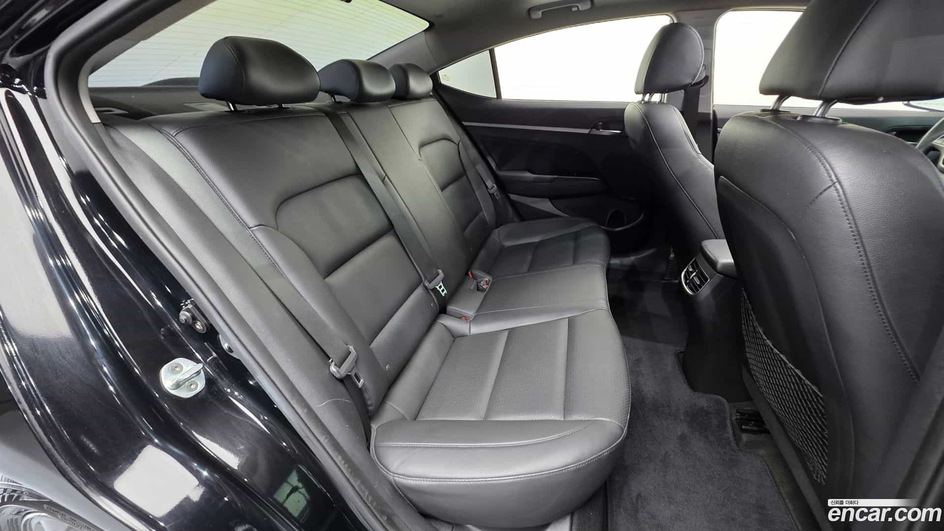 AVANTE Hyundai 2015.9-OPTION-024