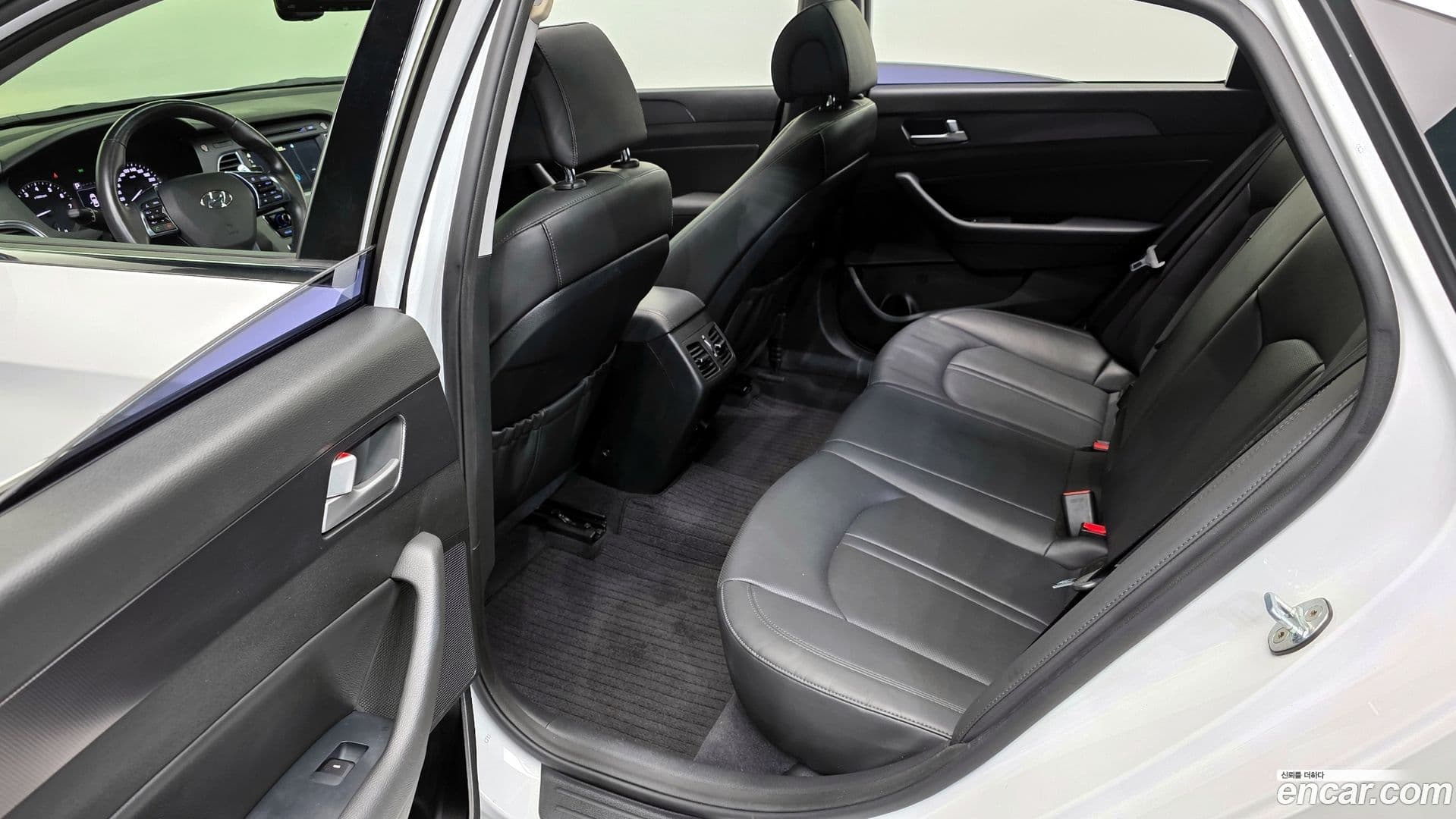 Main__Slider__Photo:Sonata Hyundai 2016.10-12