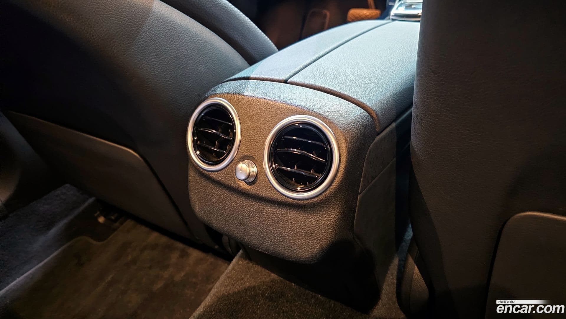 Main__Slider__Photo:C-Class Mercedes-Benz 2019.11-18