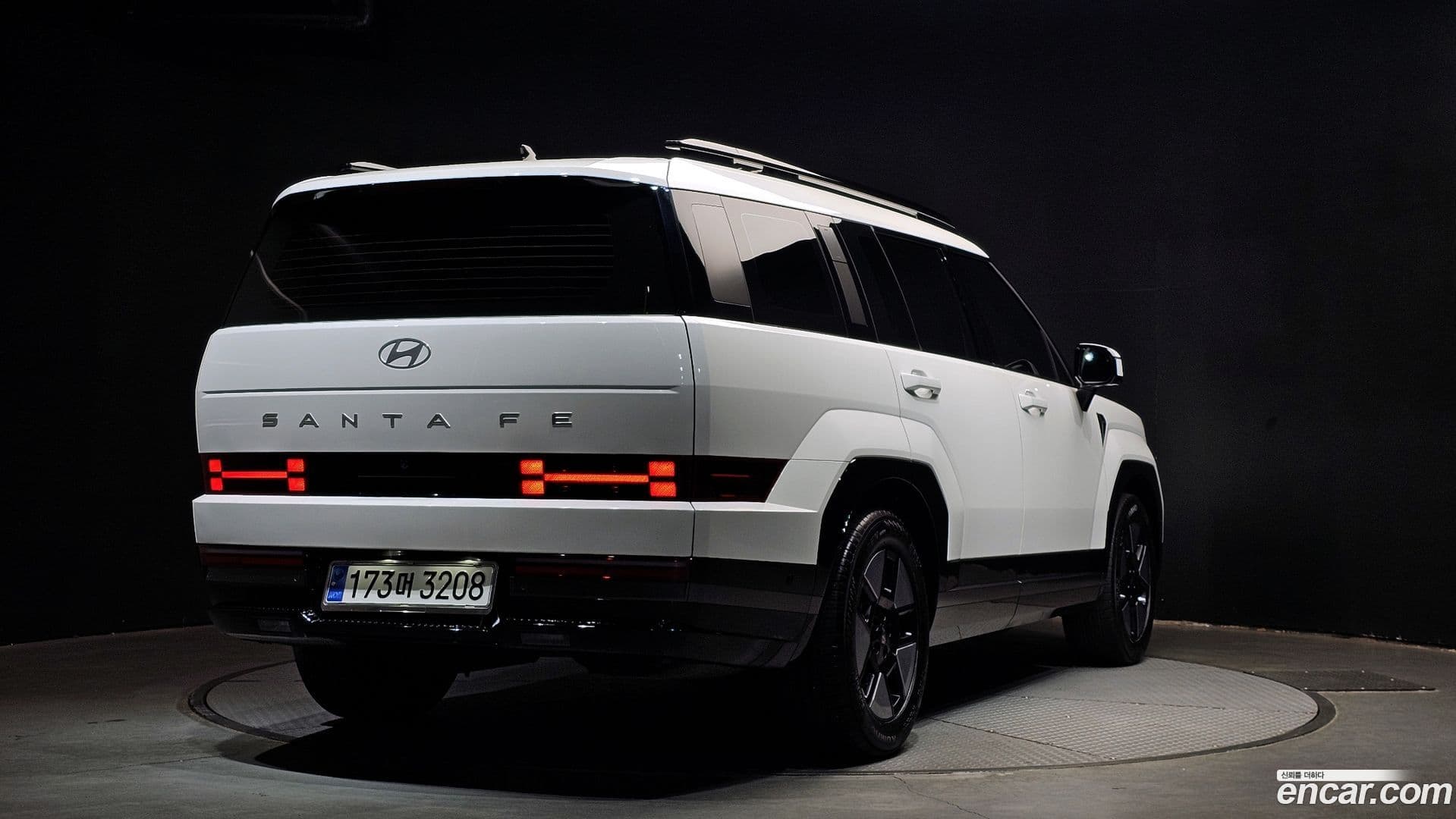 Main__Slider__Photo:Santafe Hyundai 2024.0-1