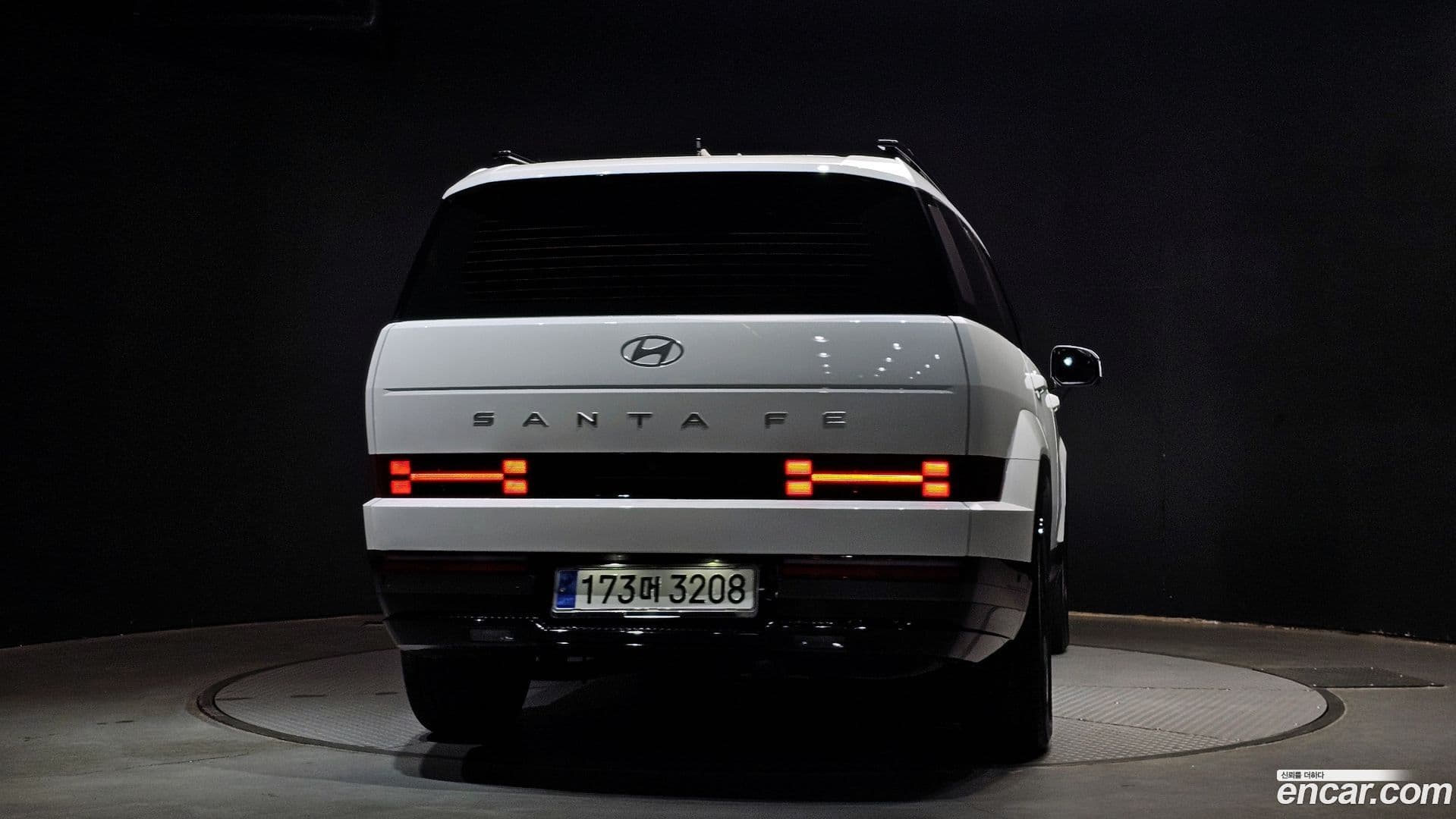 Main__Slider__Photo:Santafe Hyundai 2024.0-3