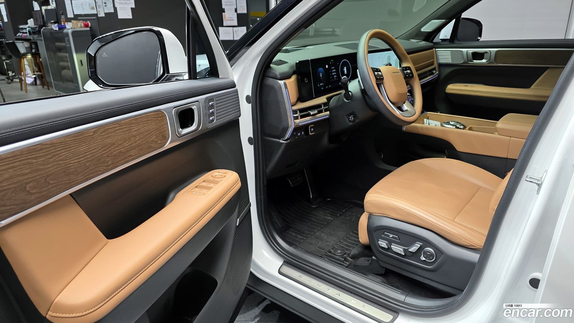 Main__Slider__Photo:Santafe Hyundai 2024.0-10