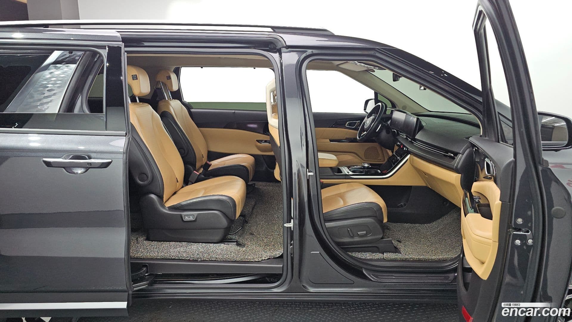 Main__Slider__Photo:Canival Kia 2021.2-10