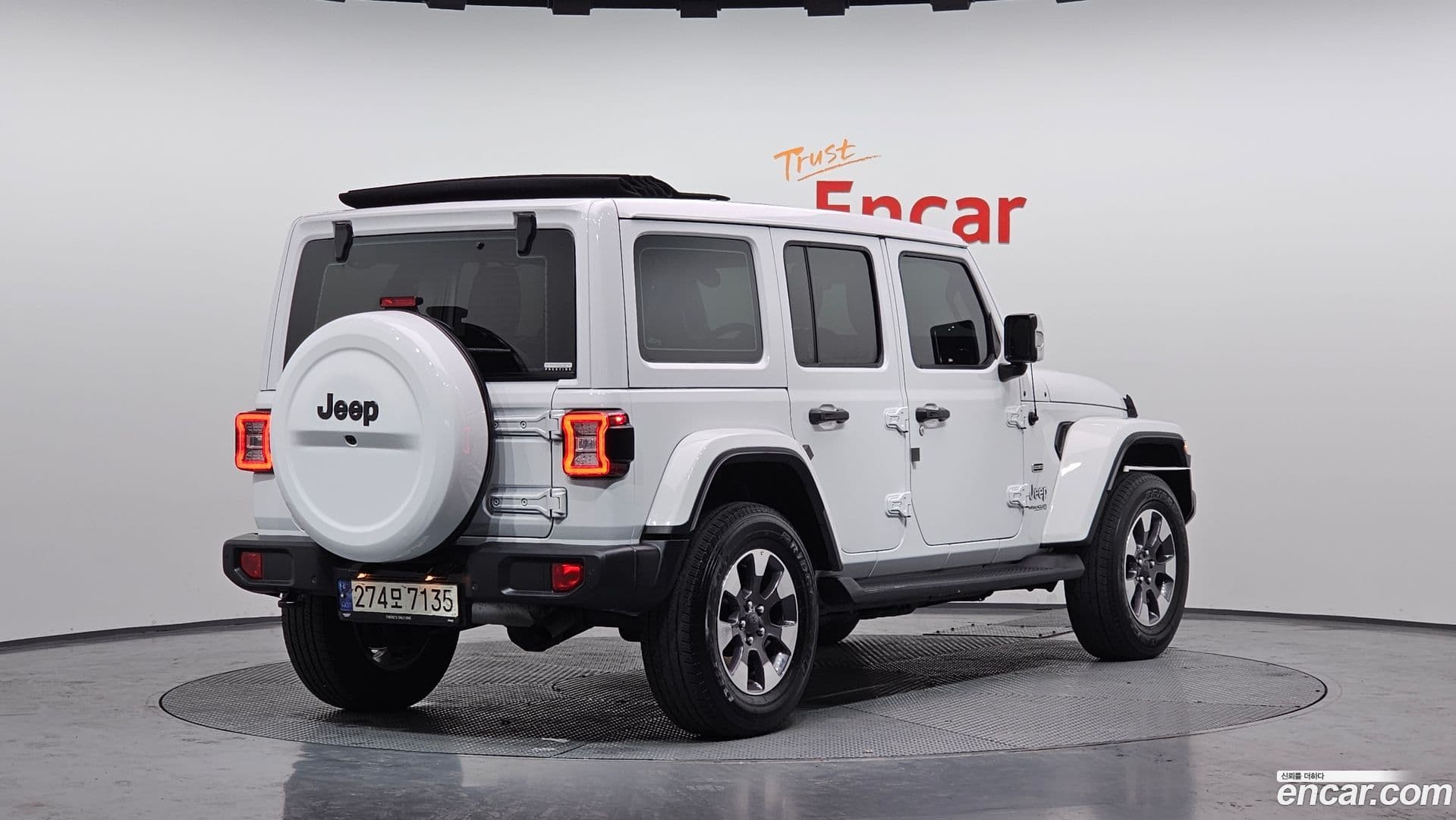 Main__Slider__Photo:Wrangler Jeep 2021.2-1