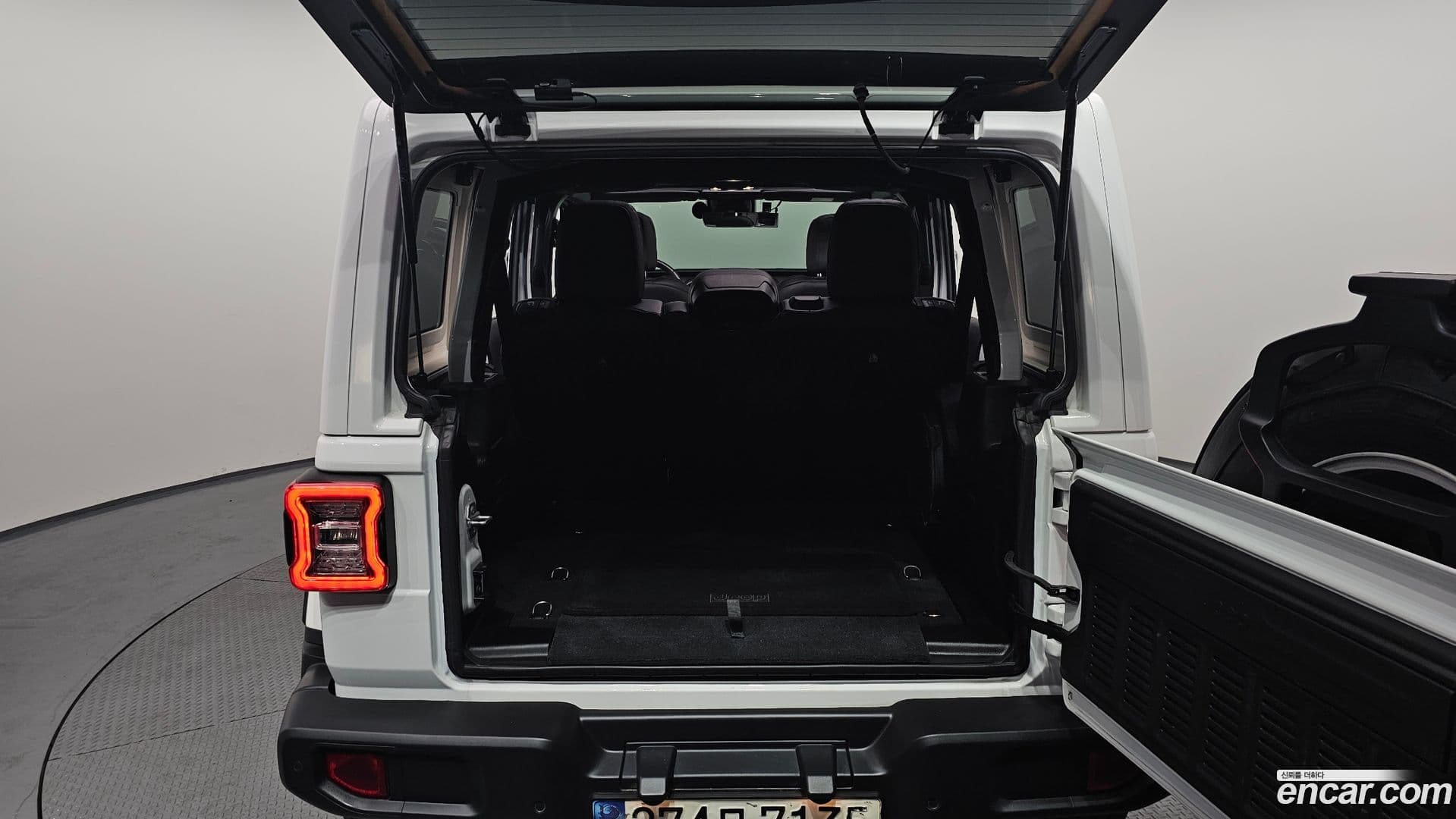 Main__Slider__Photo:Wrangler Jeep 2021.2-19