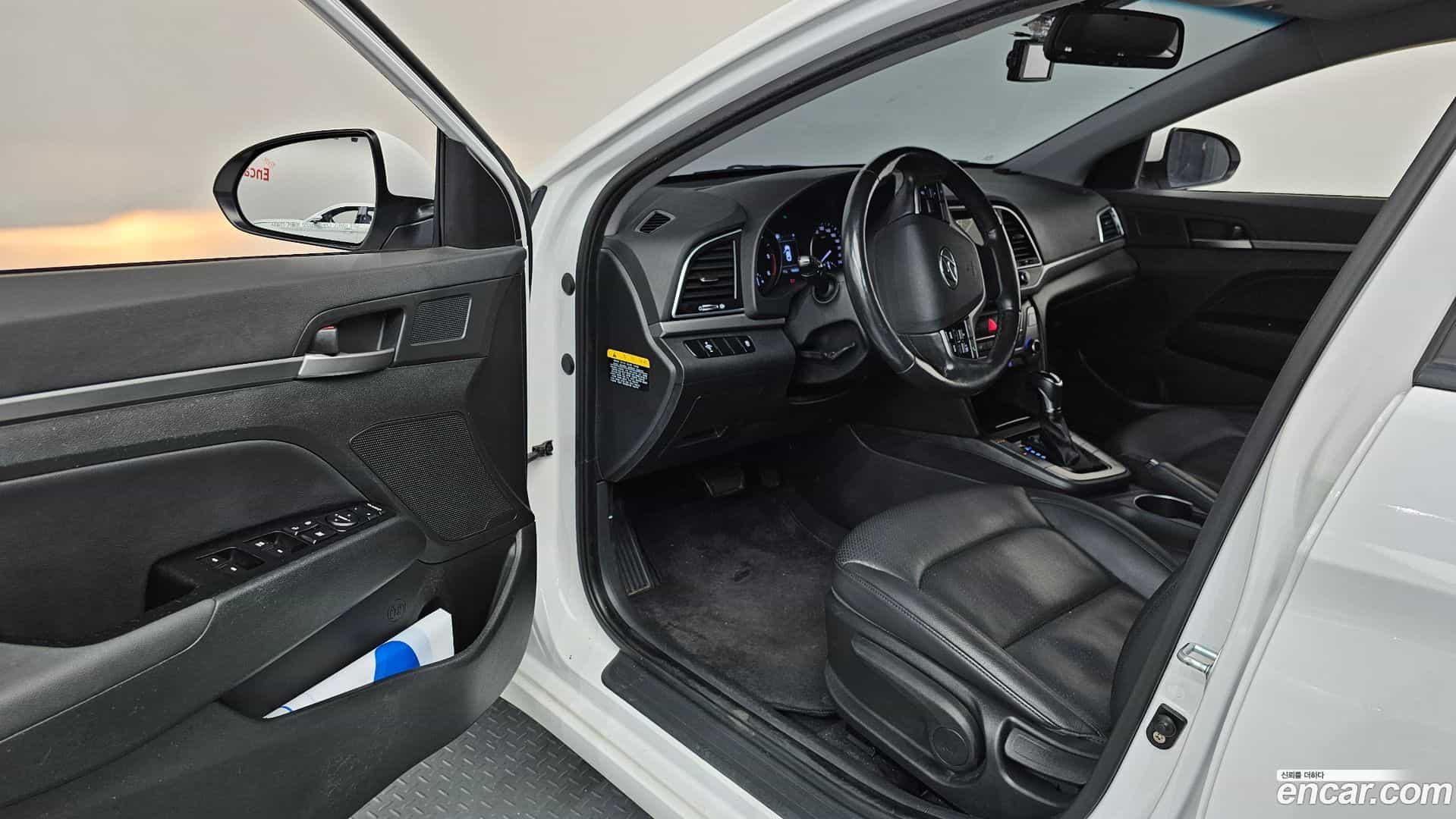 AVANTE Hyundai 2015.10-INNER-010