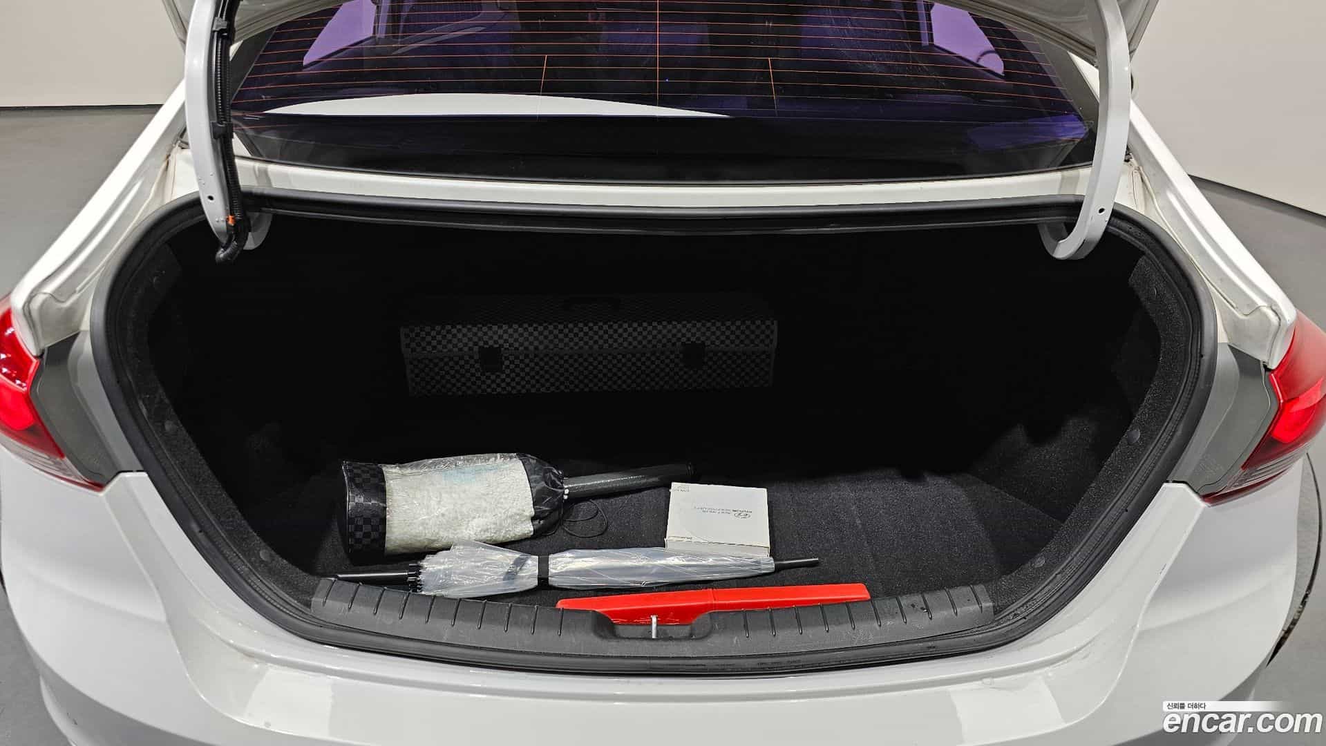 AVANTE Hyundai 2015.10-OPTION-024