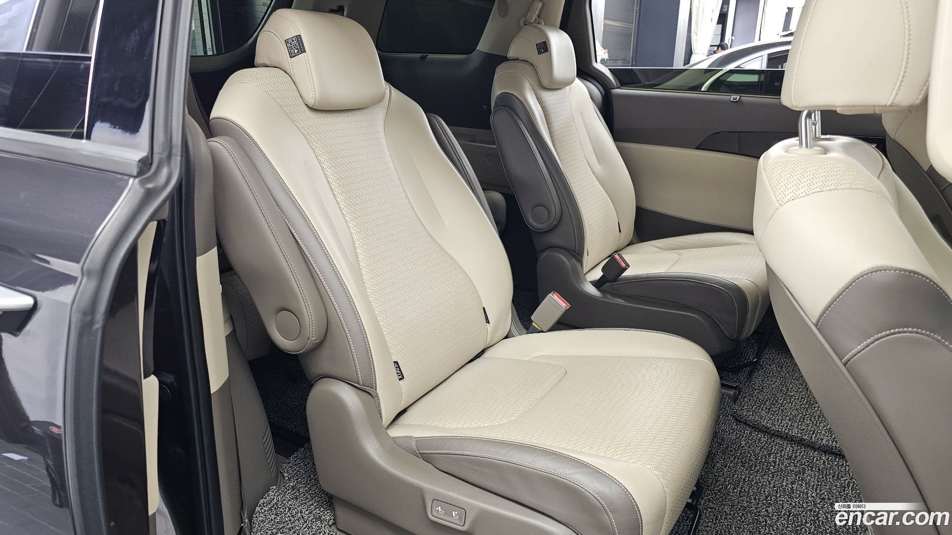 Main__Slider__Photo:Canival Kia 2021.3-11