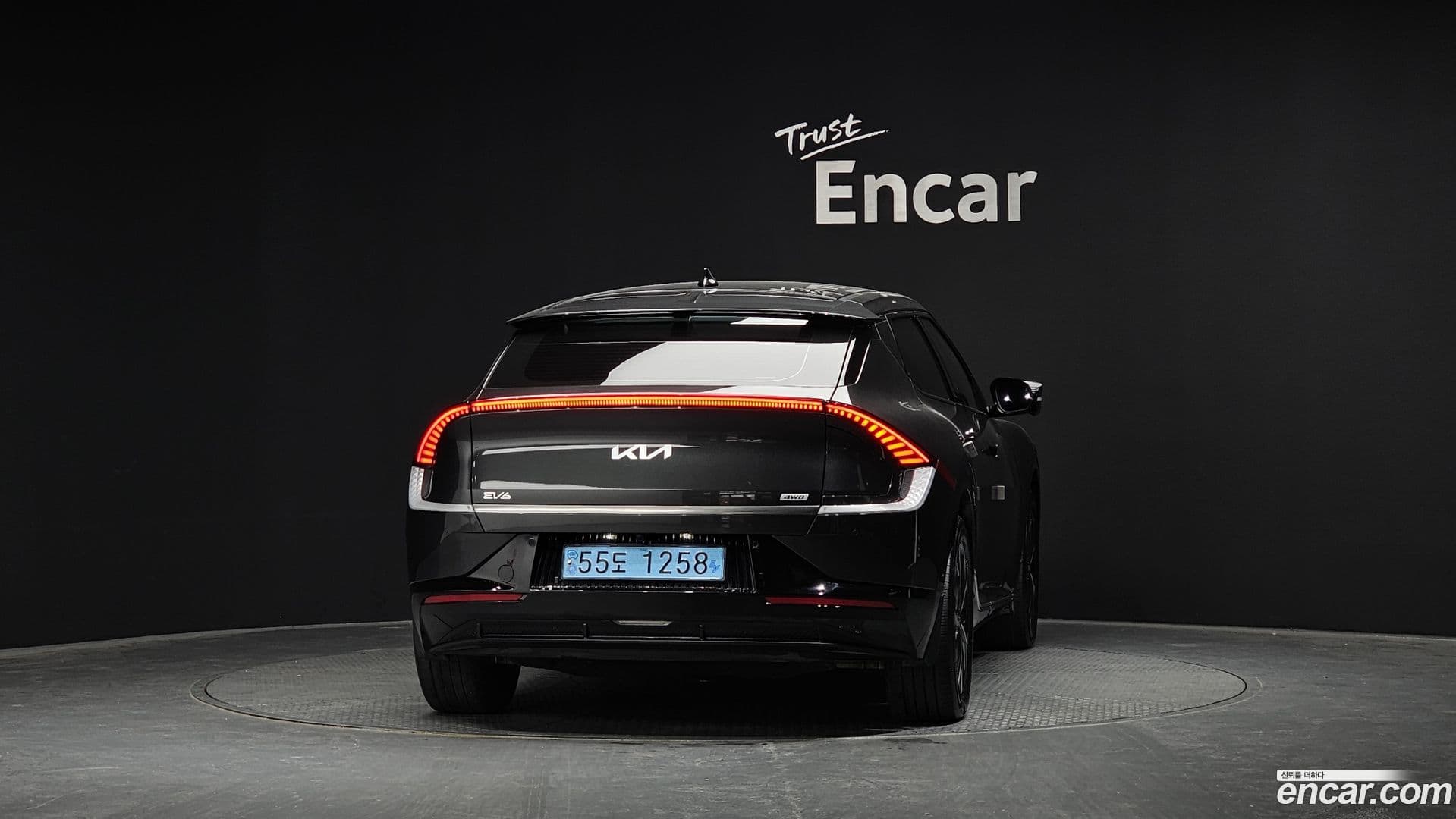 Main__Slider__Photo:EV6 Kia 2022.5-3