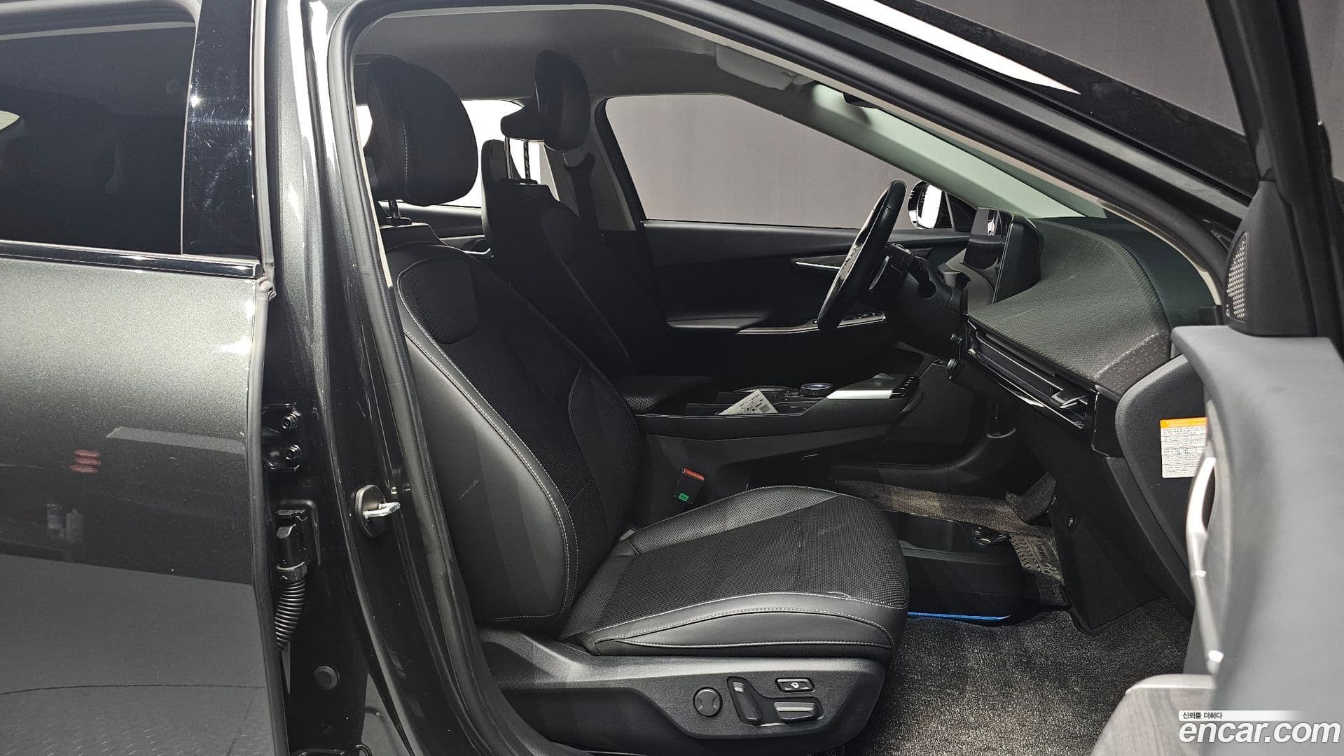 Main__Slider__Photo:EV6 Kia 2022.5-9