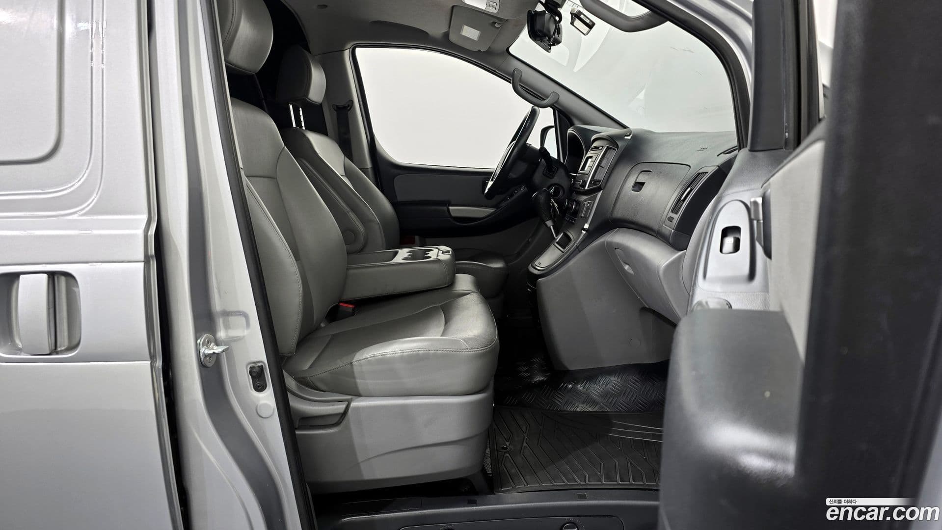 Main__Slider__Photo:Starex Hyundai 2018.7-9