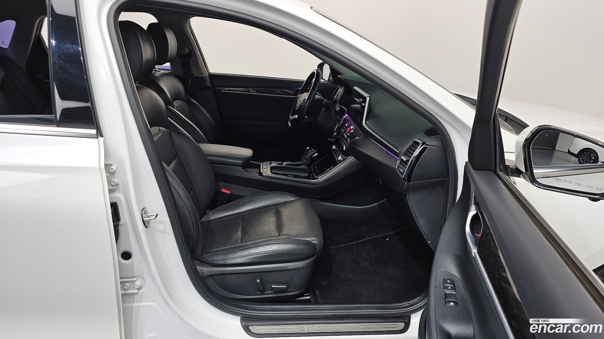 Main__Slider__Photo:Grandeur Hyundai 2017.8-10